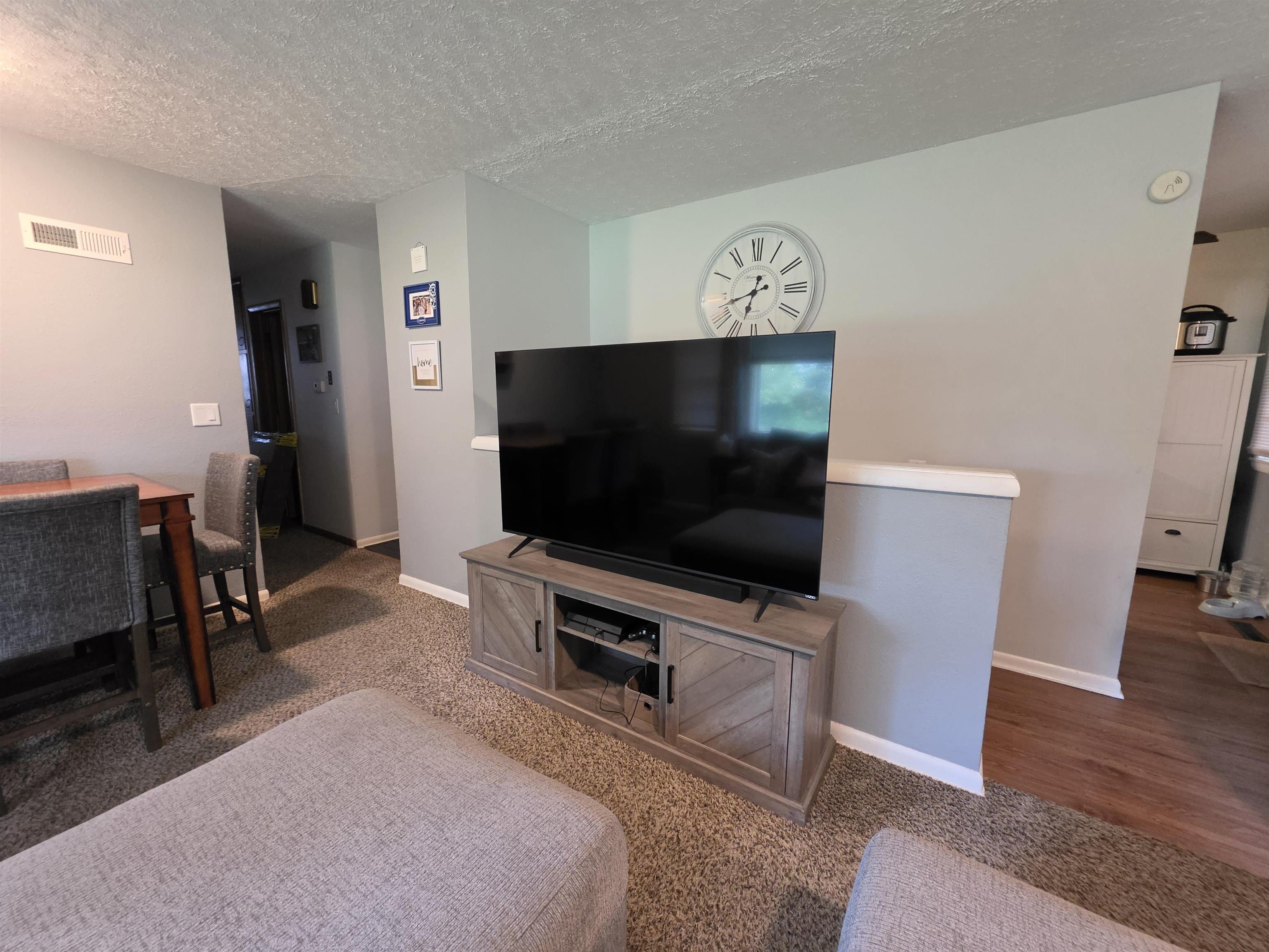 2219 Edward St Property Photo 4