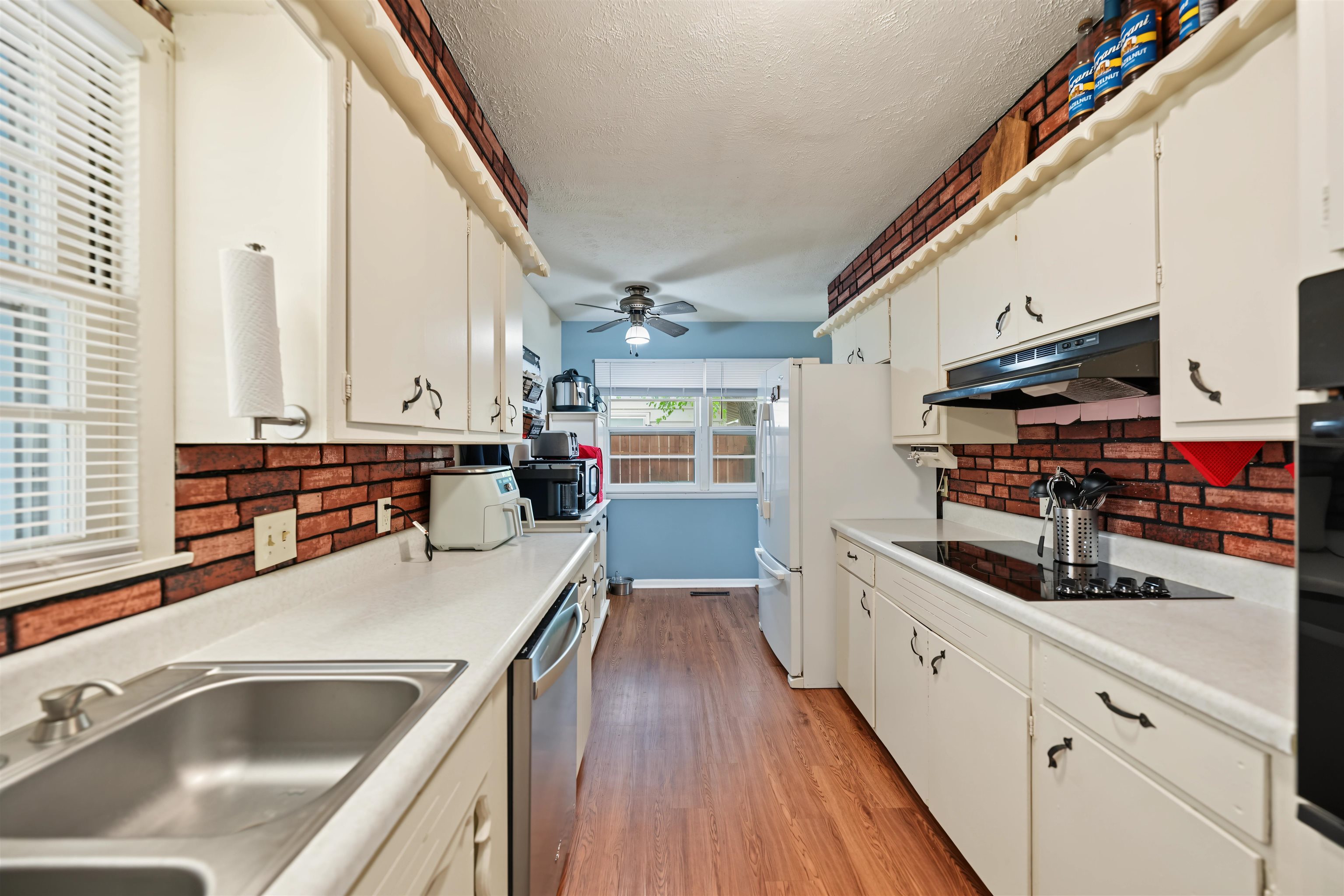 2219 Edward St Property Photo 5