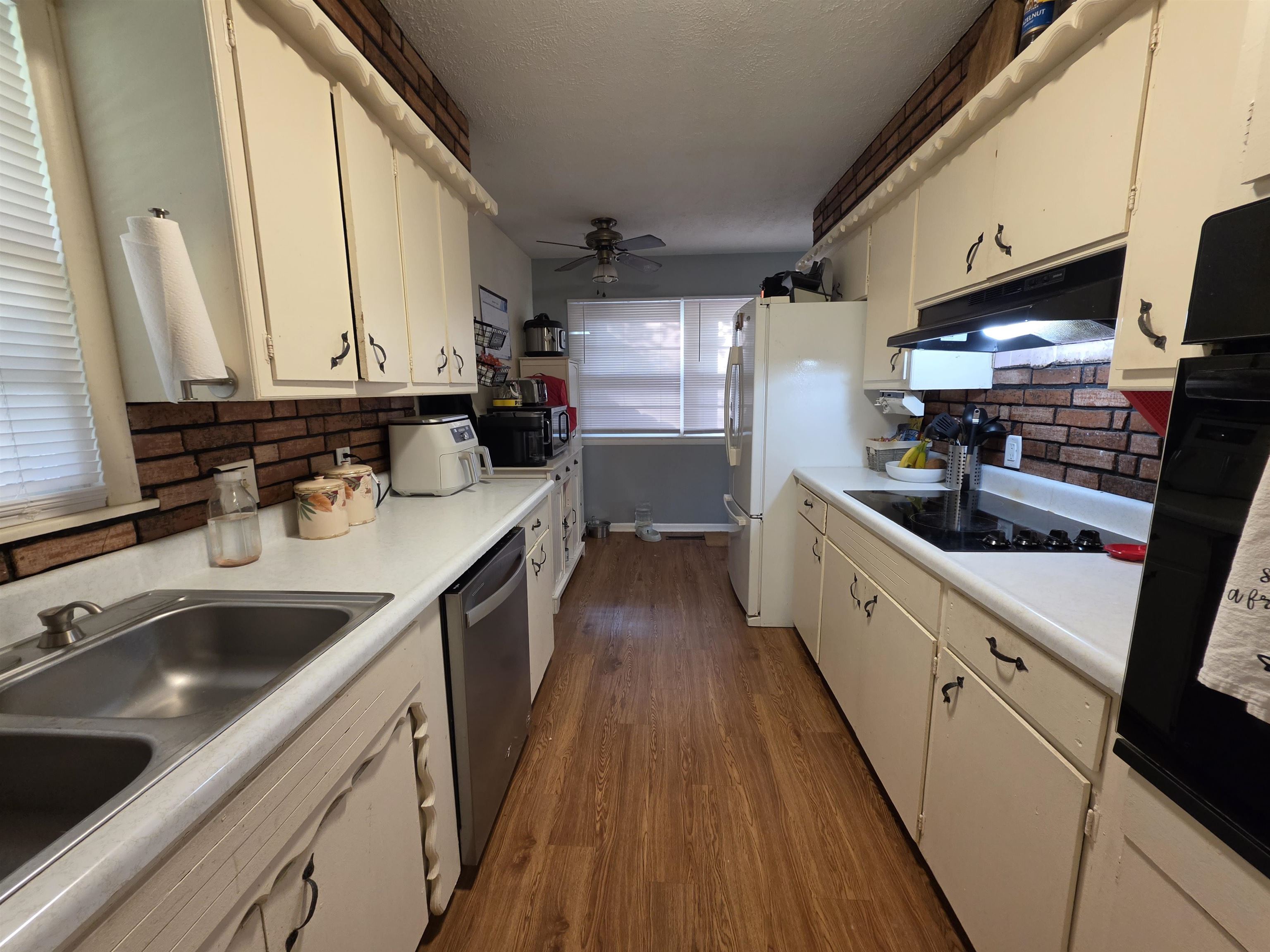 2219 Edward St Property Photo 6
