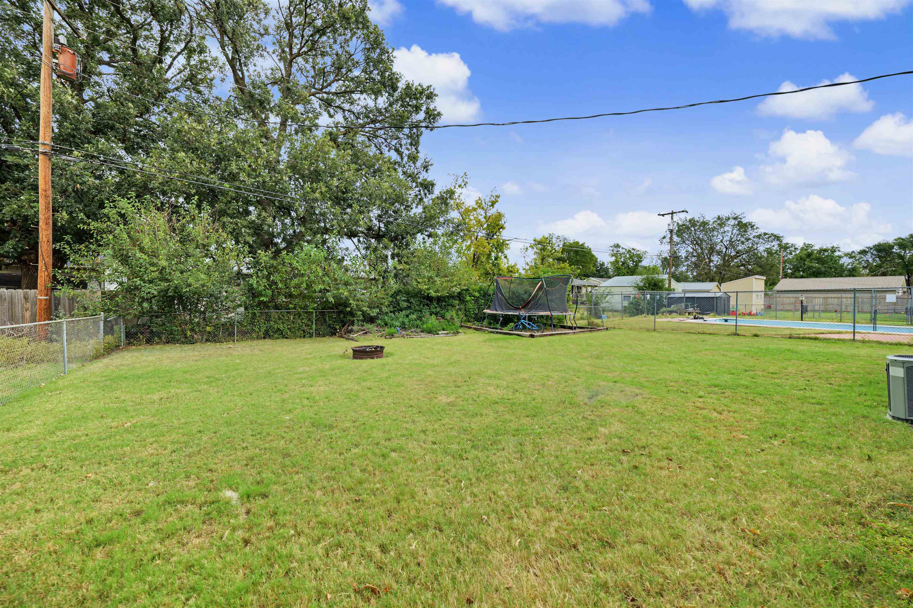 2219 Edward St Property Photo 16