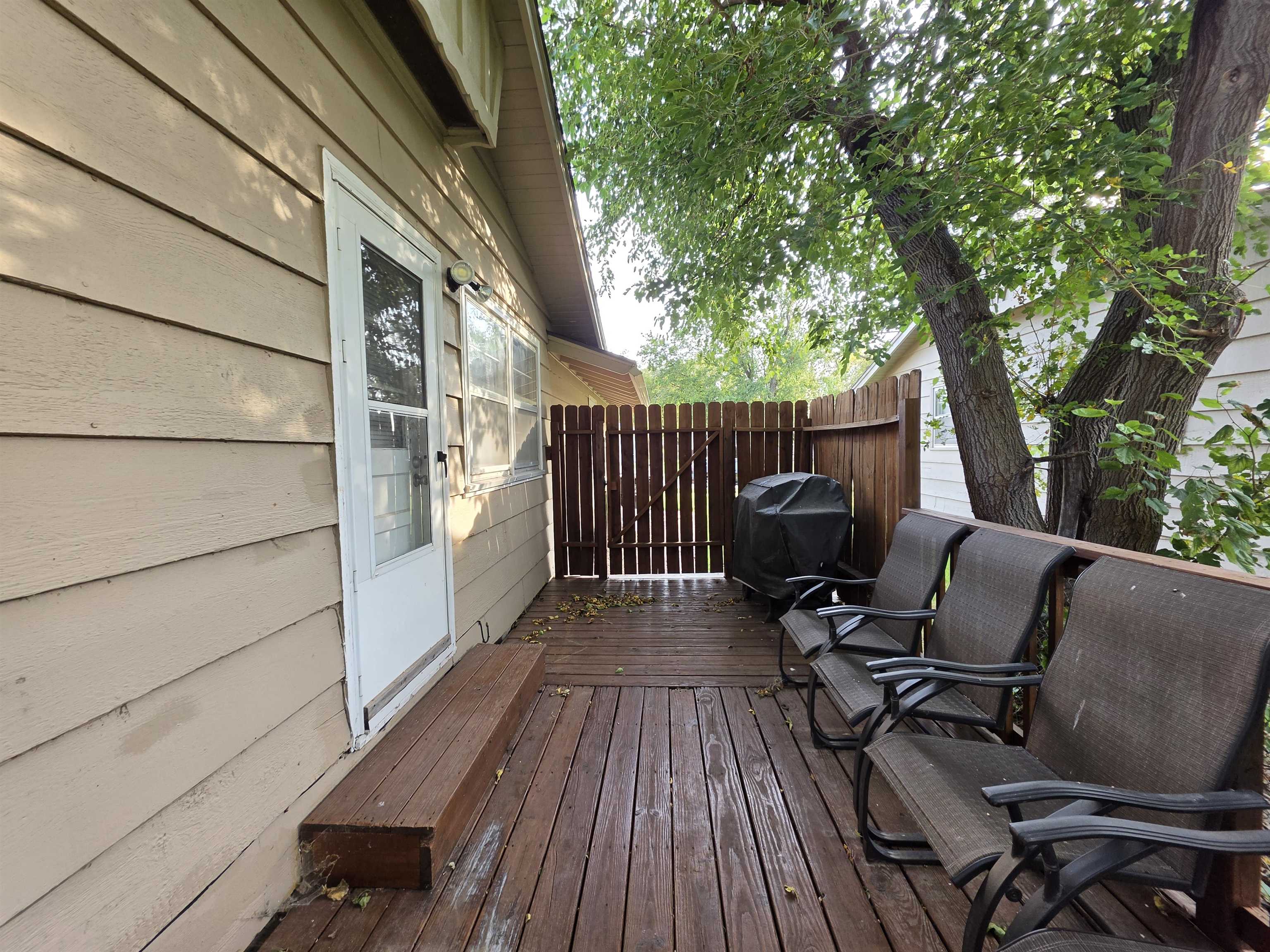 2219 Edward St Property Photo 17