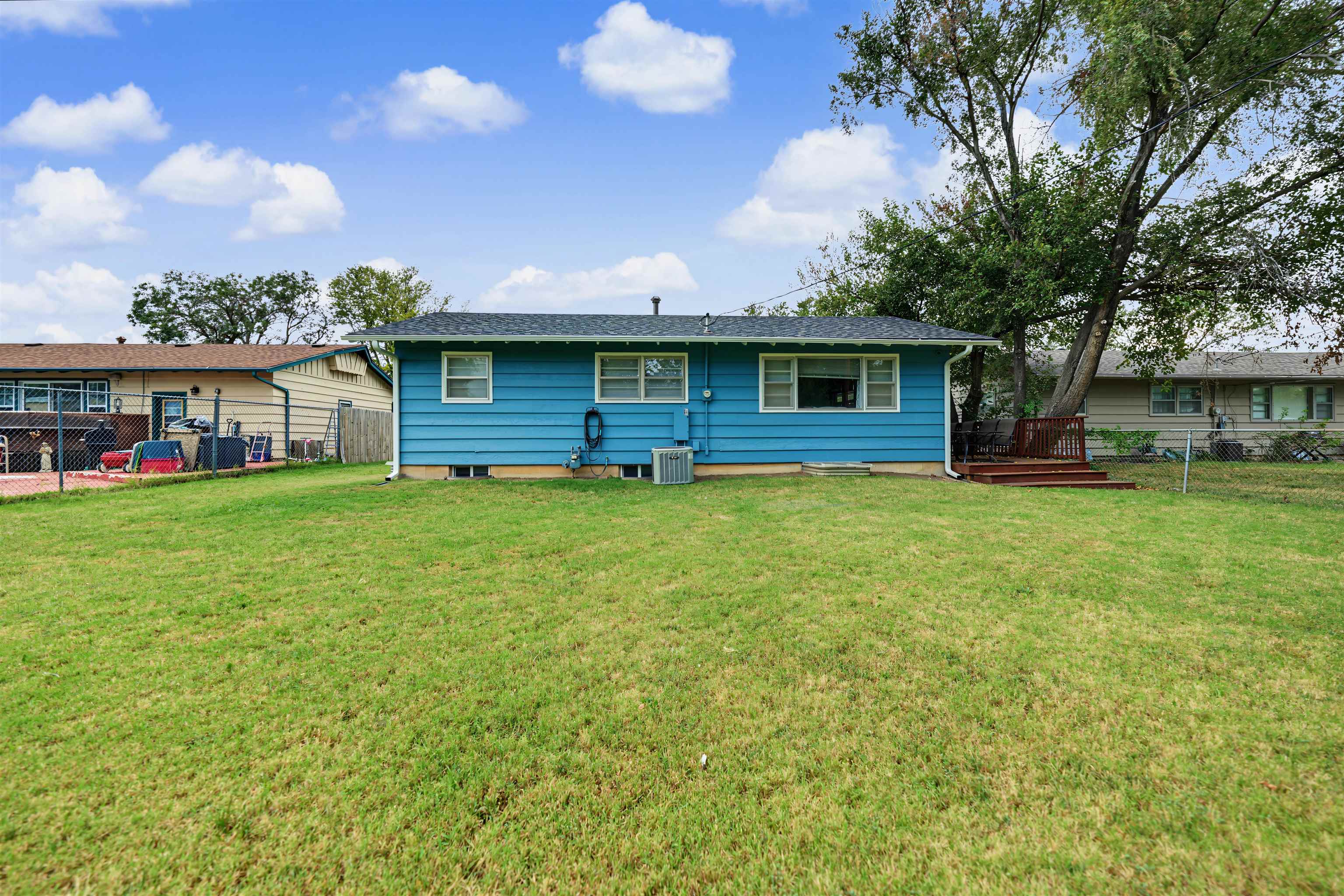 2219 Edward St Property Photo 17
