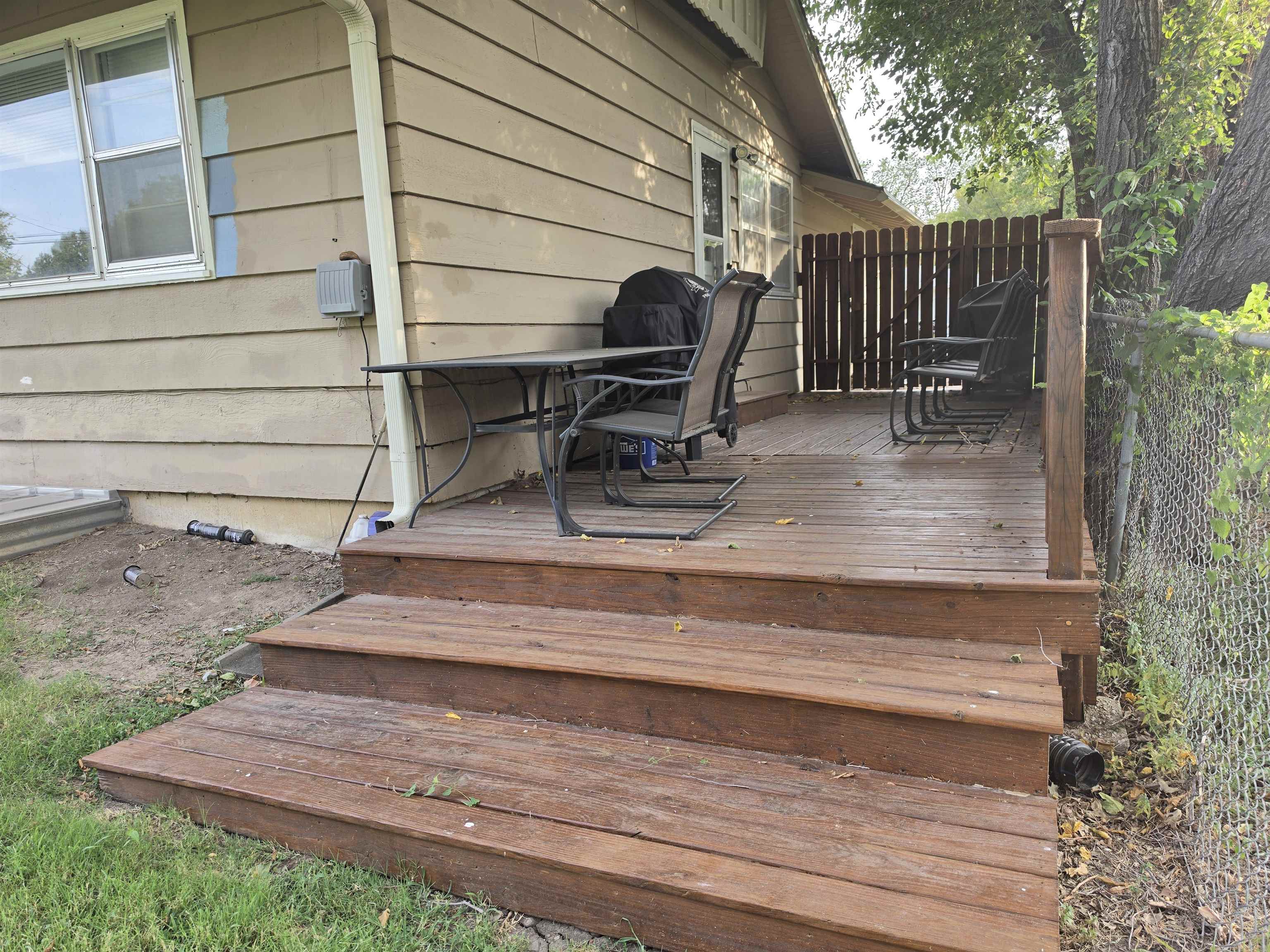 2219 Edward St Property Photo 18