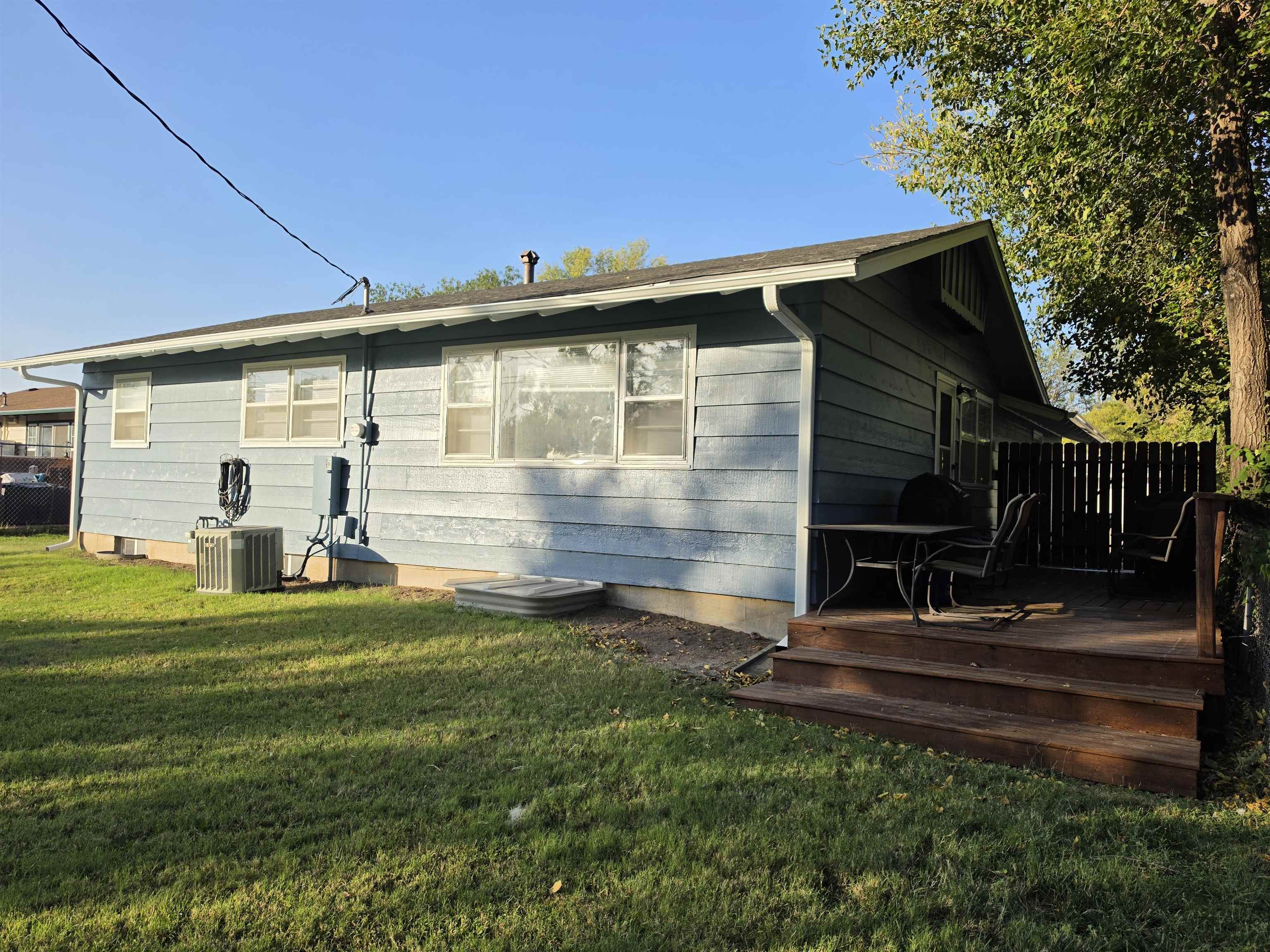 2219 Edward St Property Photo 18