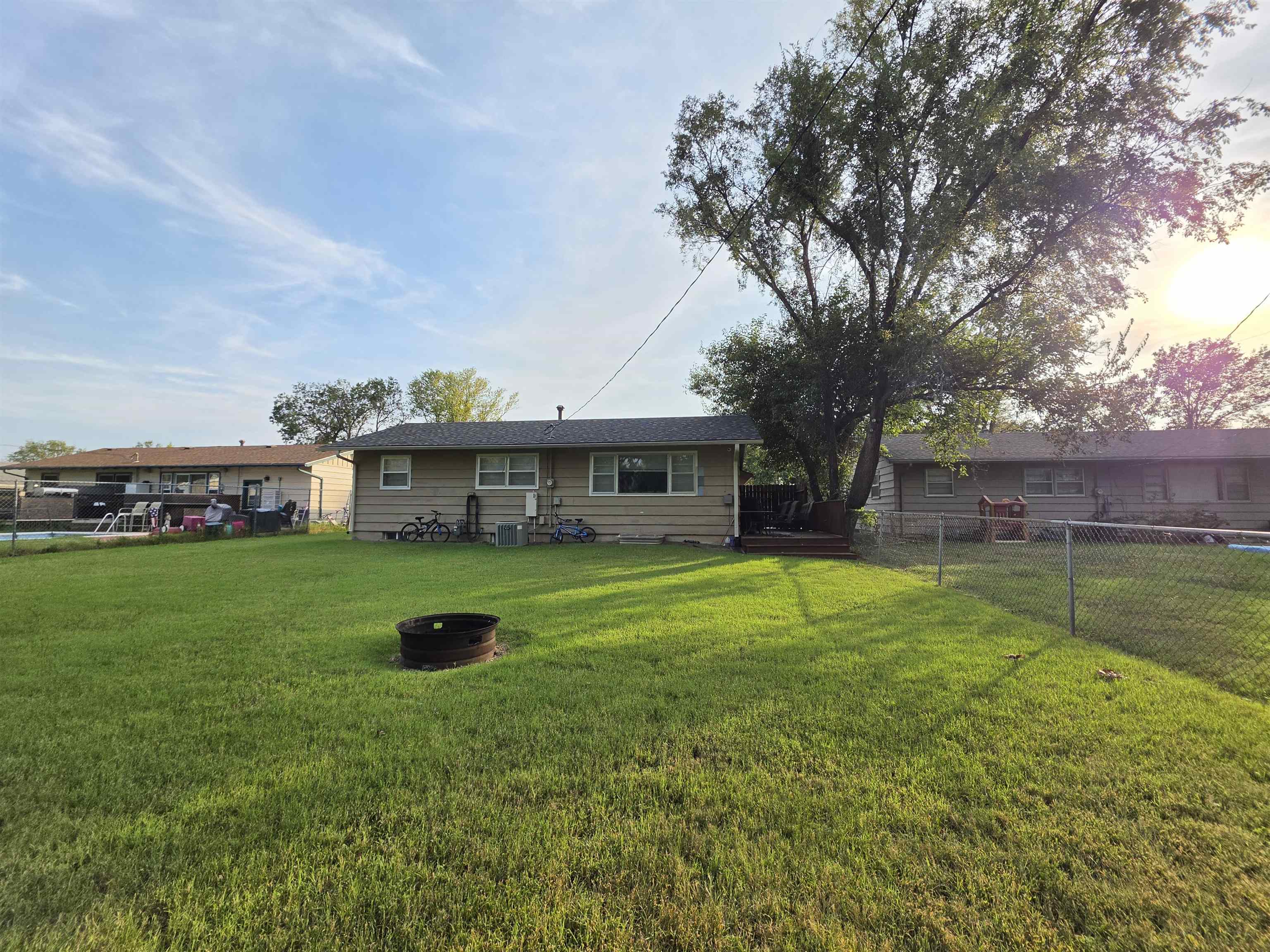 2219 Edward St Property Photo 20