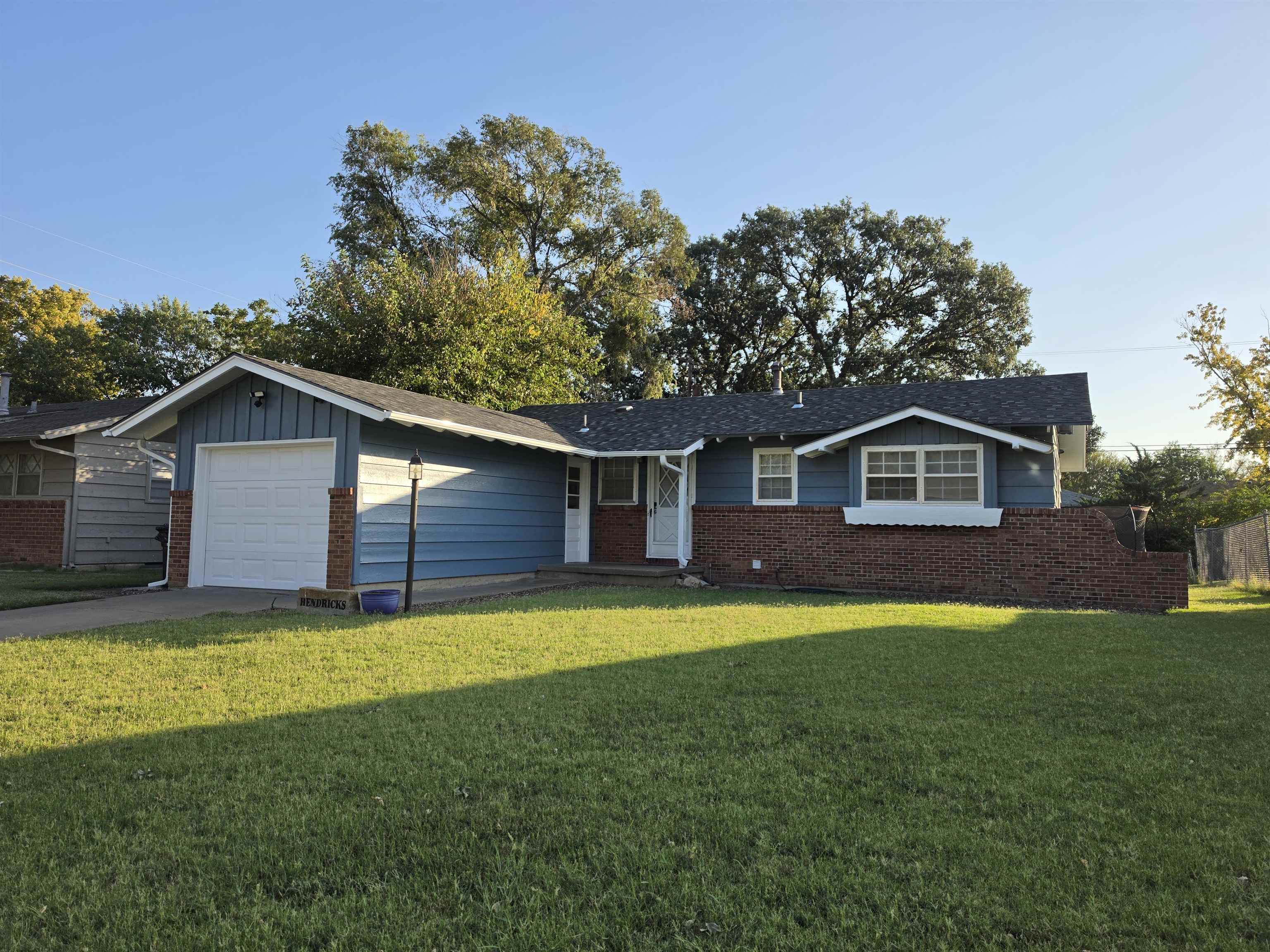 2219 Edward St Property Photo 20