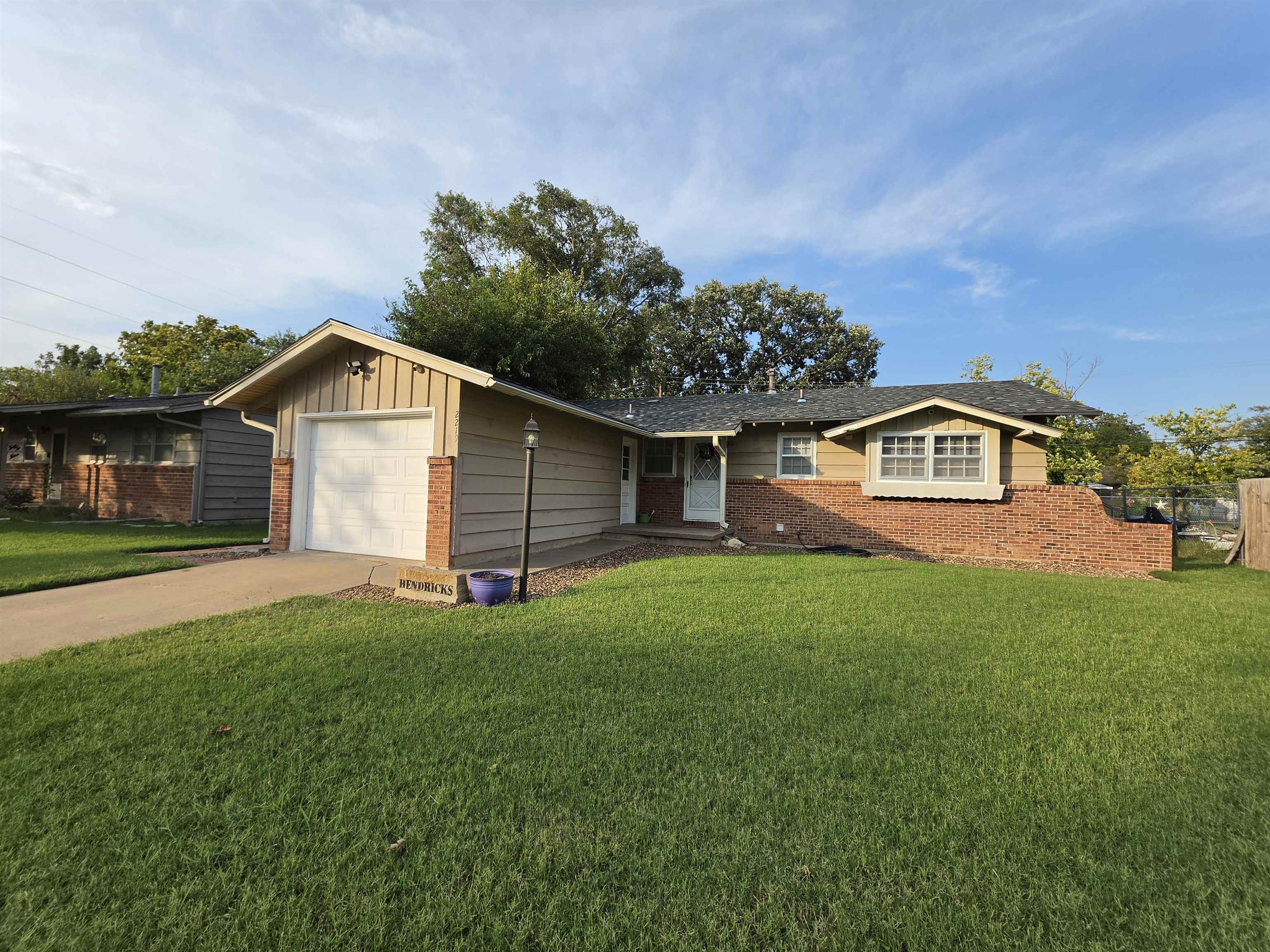 2219 Edward St Property Photo 22