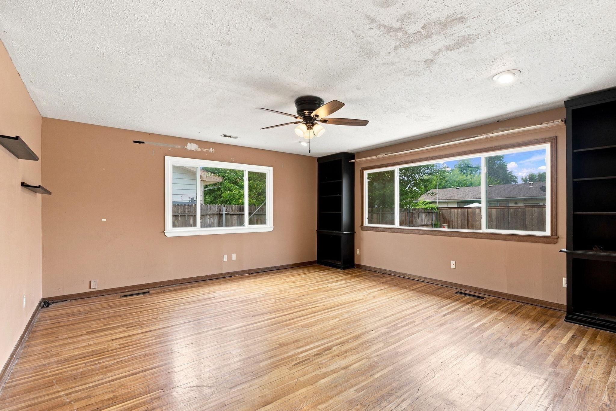 1217 W Dallas St Property Photo 6