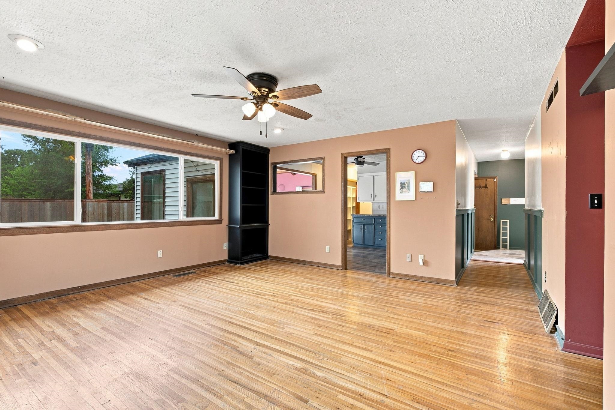 1217 W Dallas St Property Photo 8