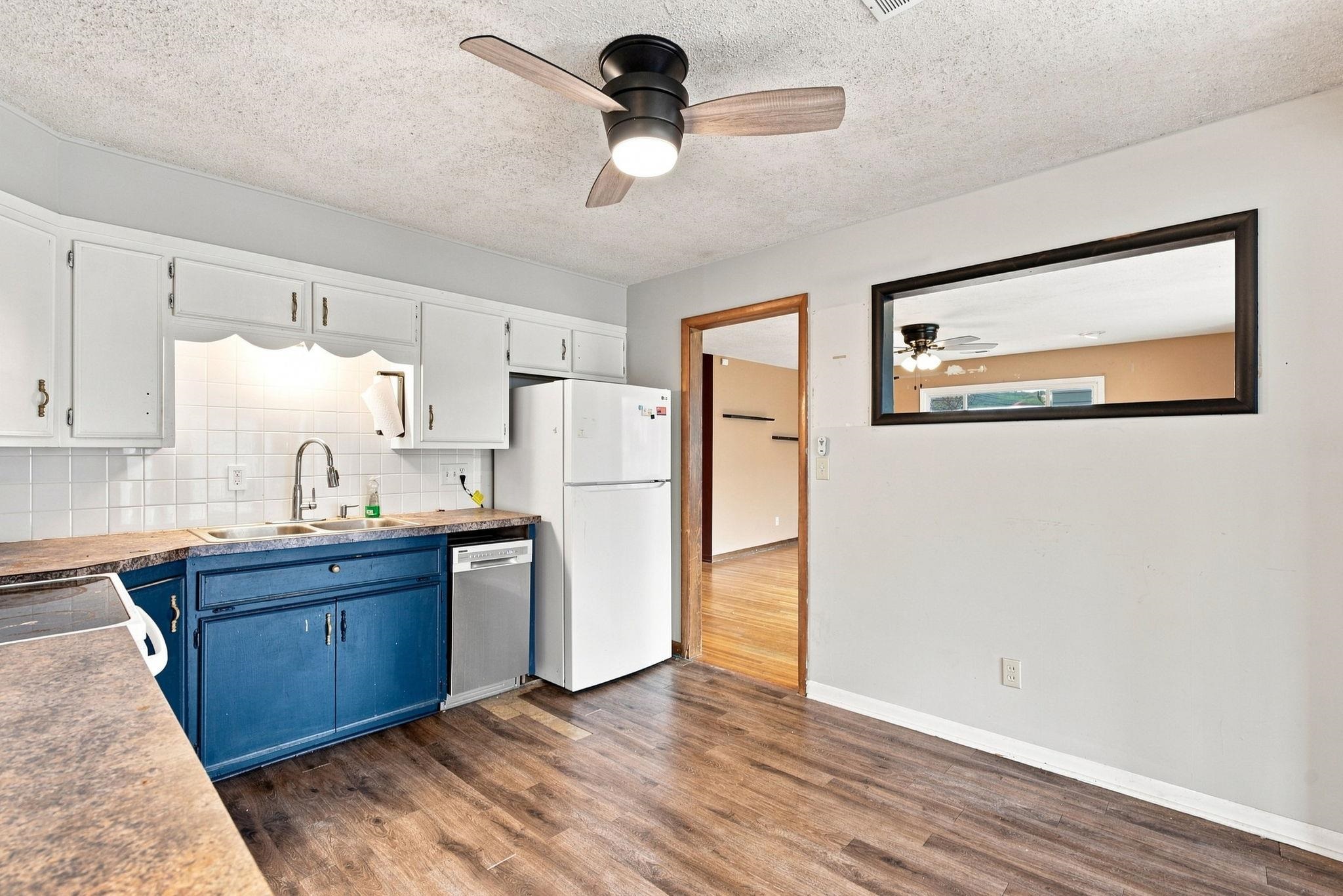 1217 W Dallas St Property Photo 9