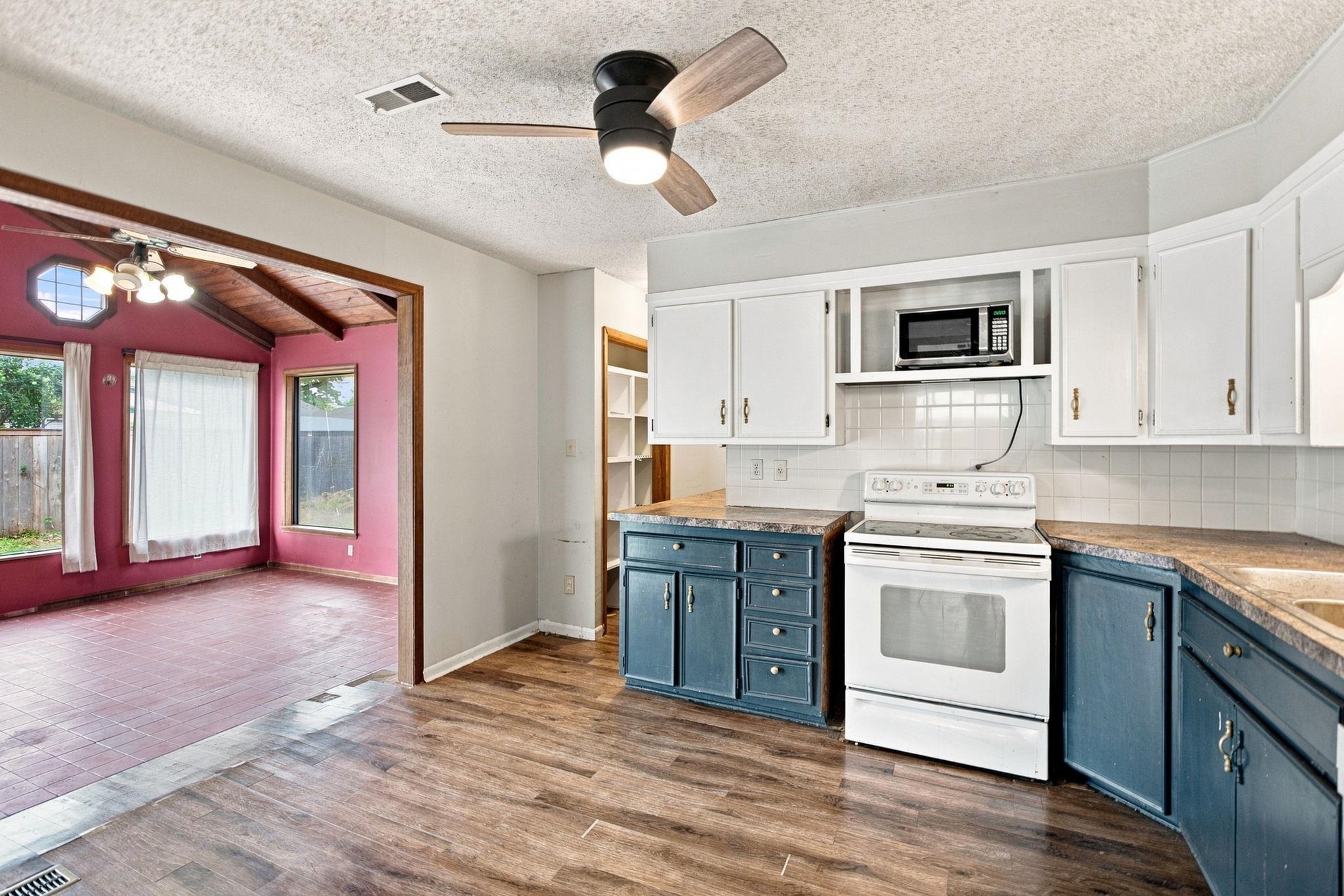 1217 W Dallas St Property Photo 12