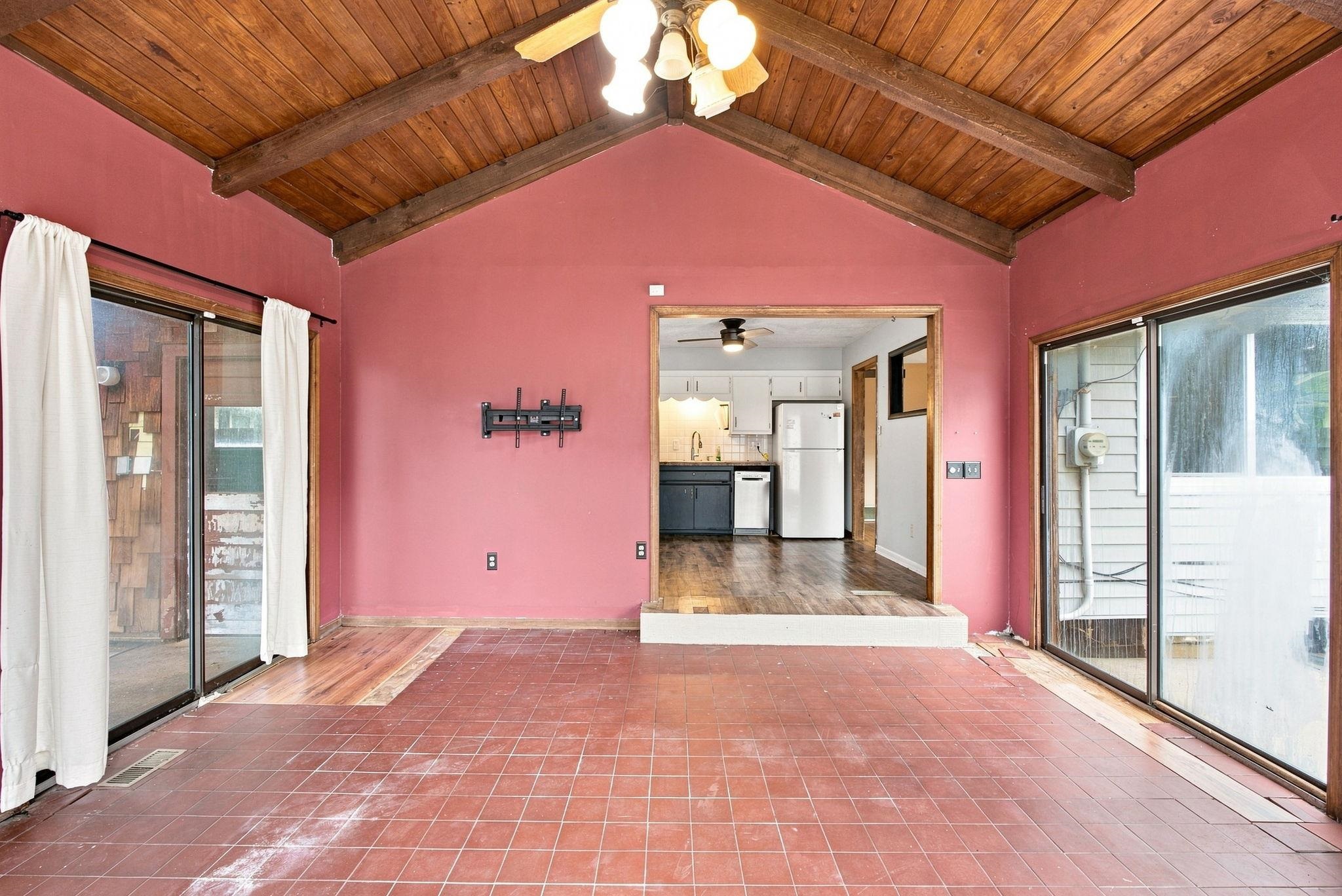 1217 W Dallas St Property Photo 14