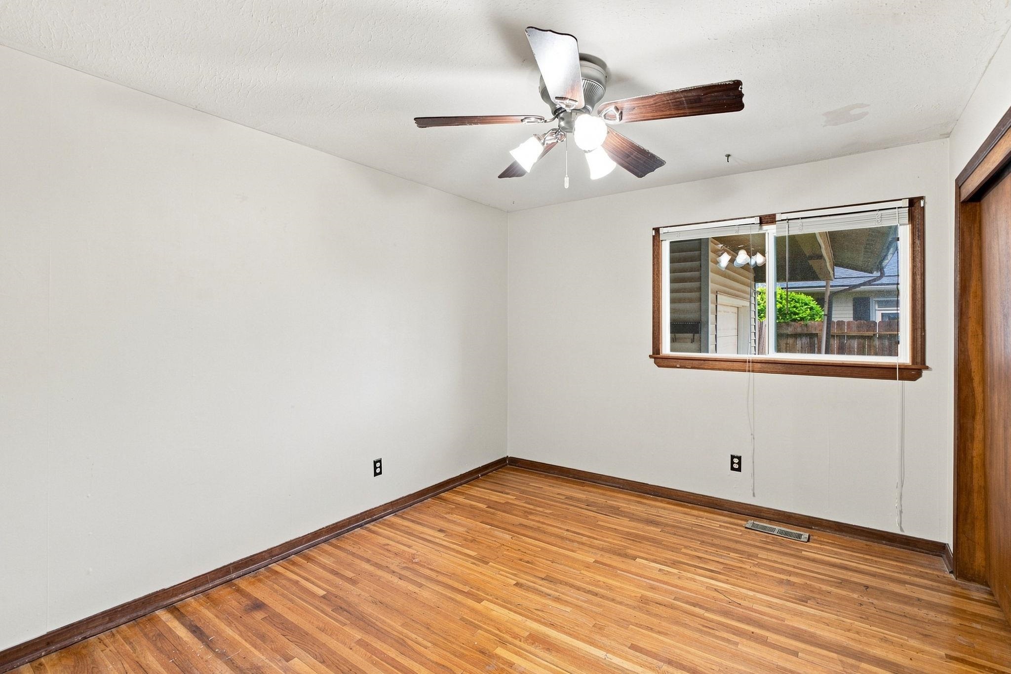 1217 W Dallas St Property Photo 20