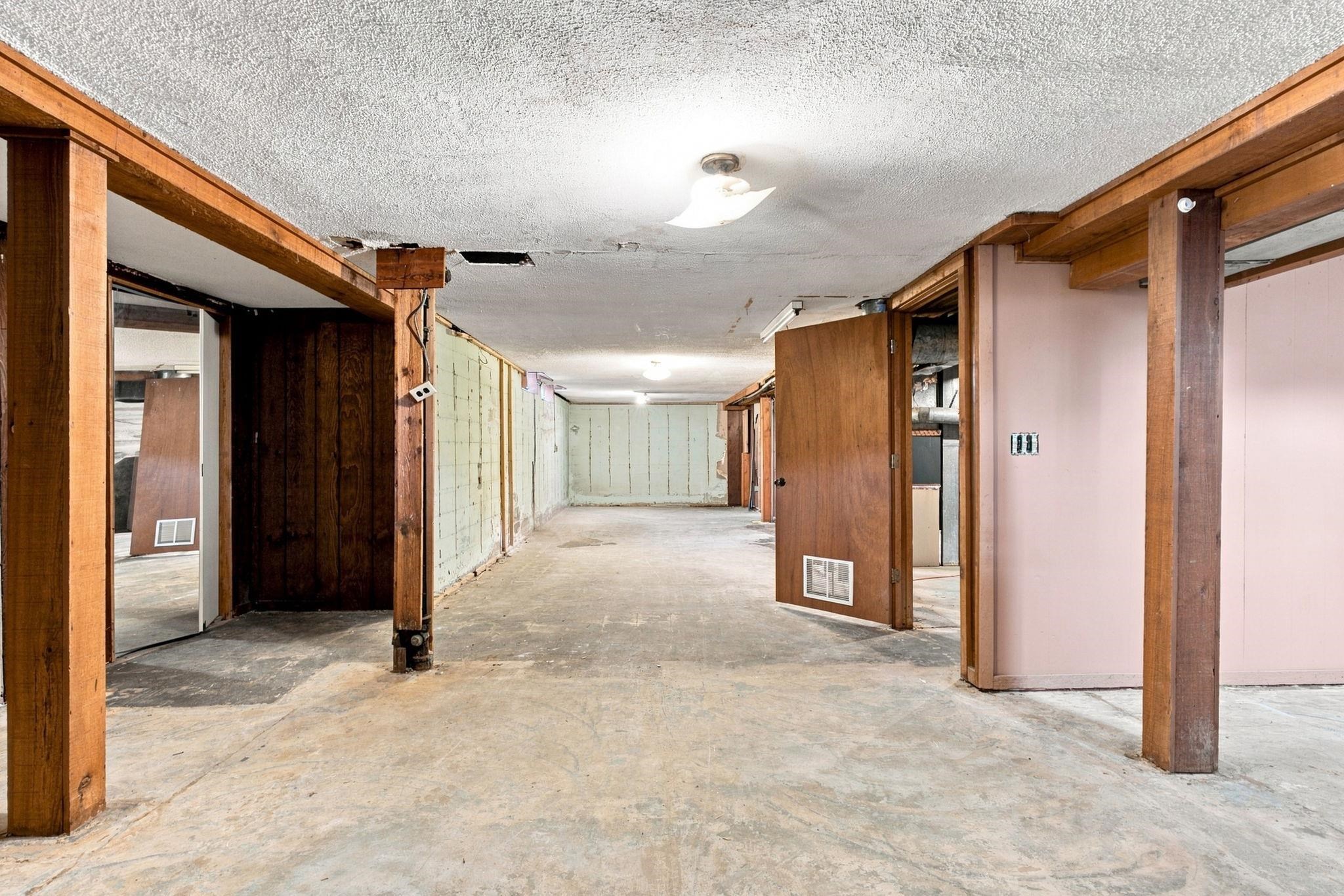 1217 W Dallas St Property Photo 22