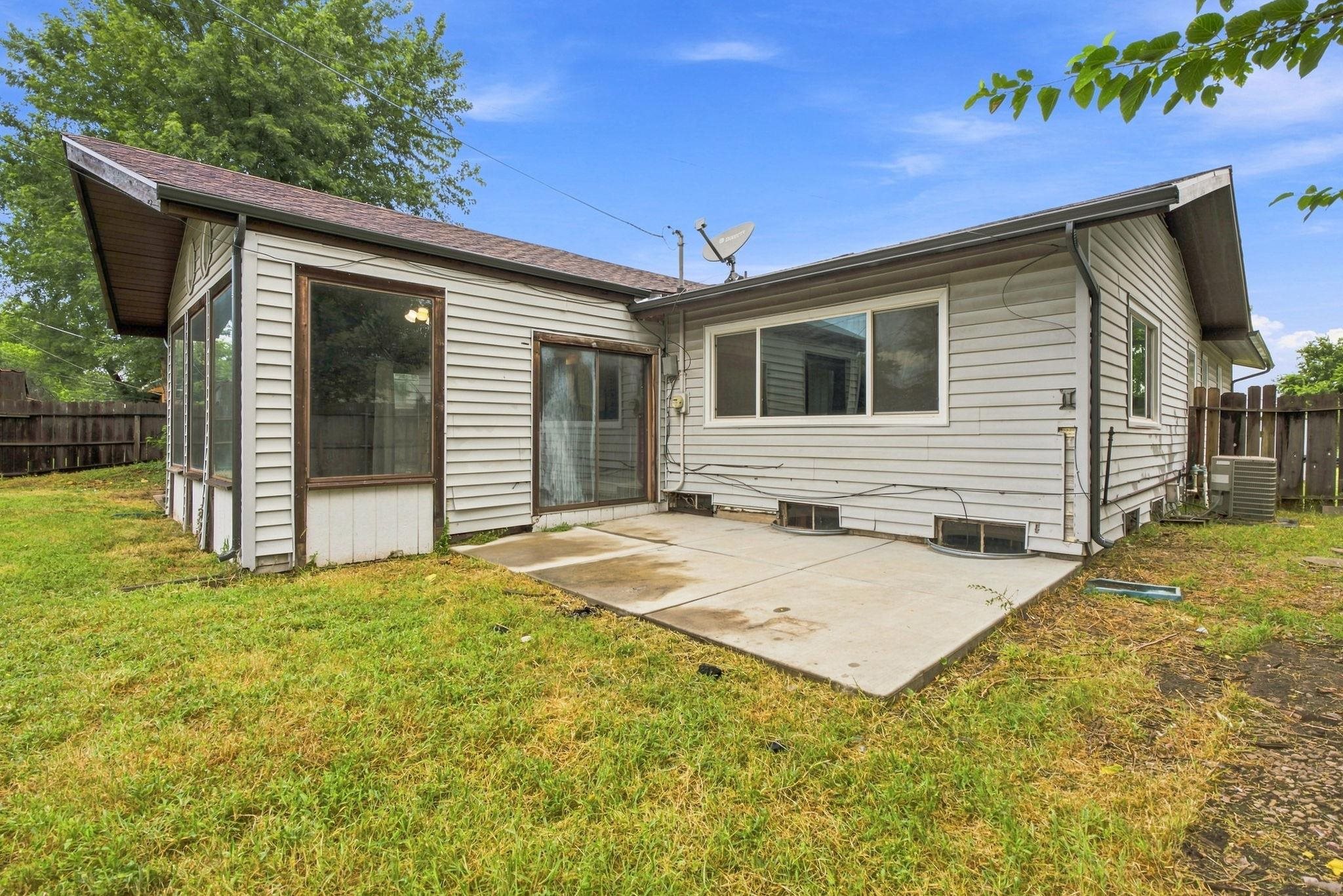 1217 W Dallas St Property Photo 28