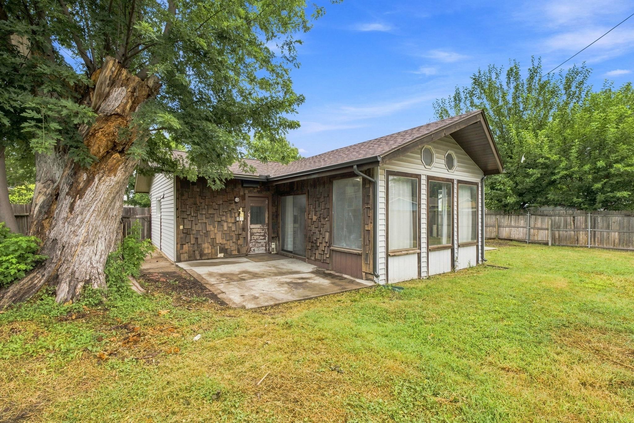 1217 W Dallas St Property Photo 31