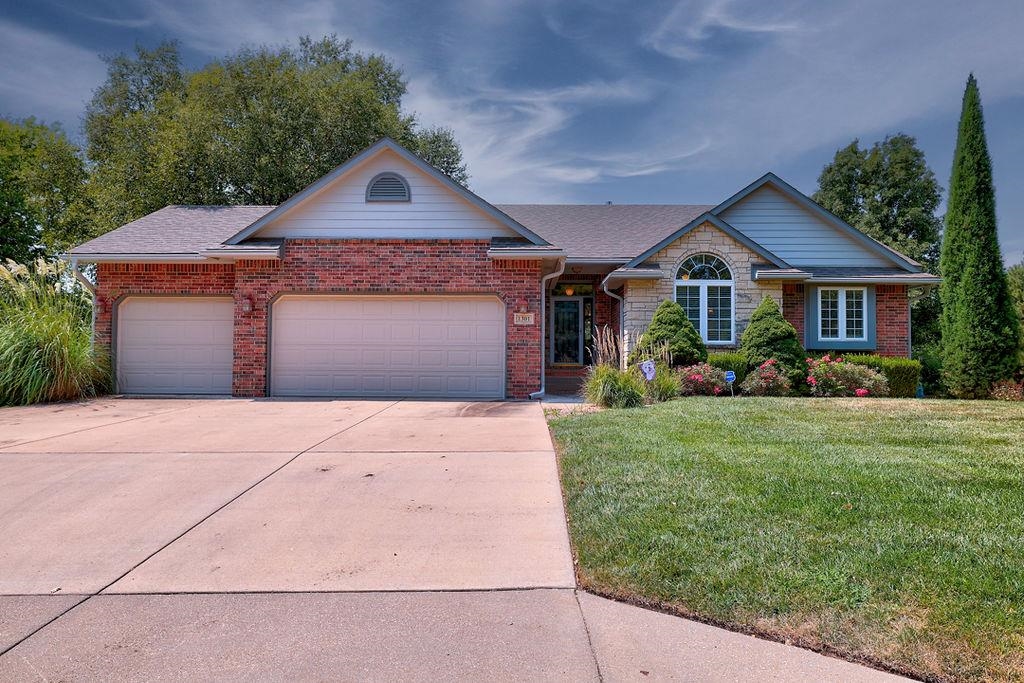 1301 Grand Property Photo 3
