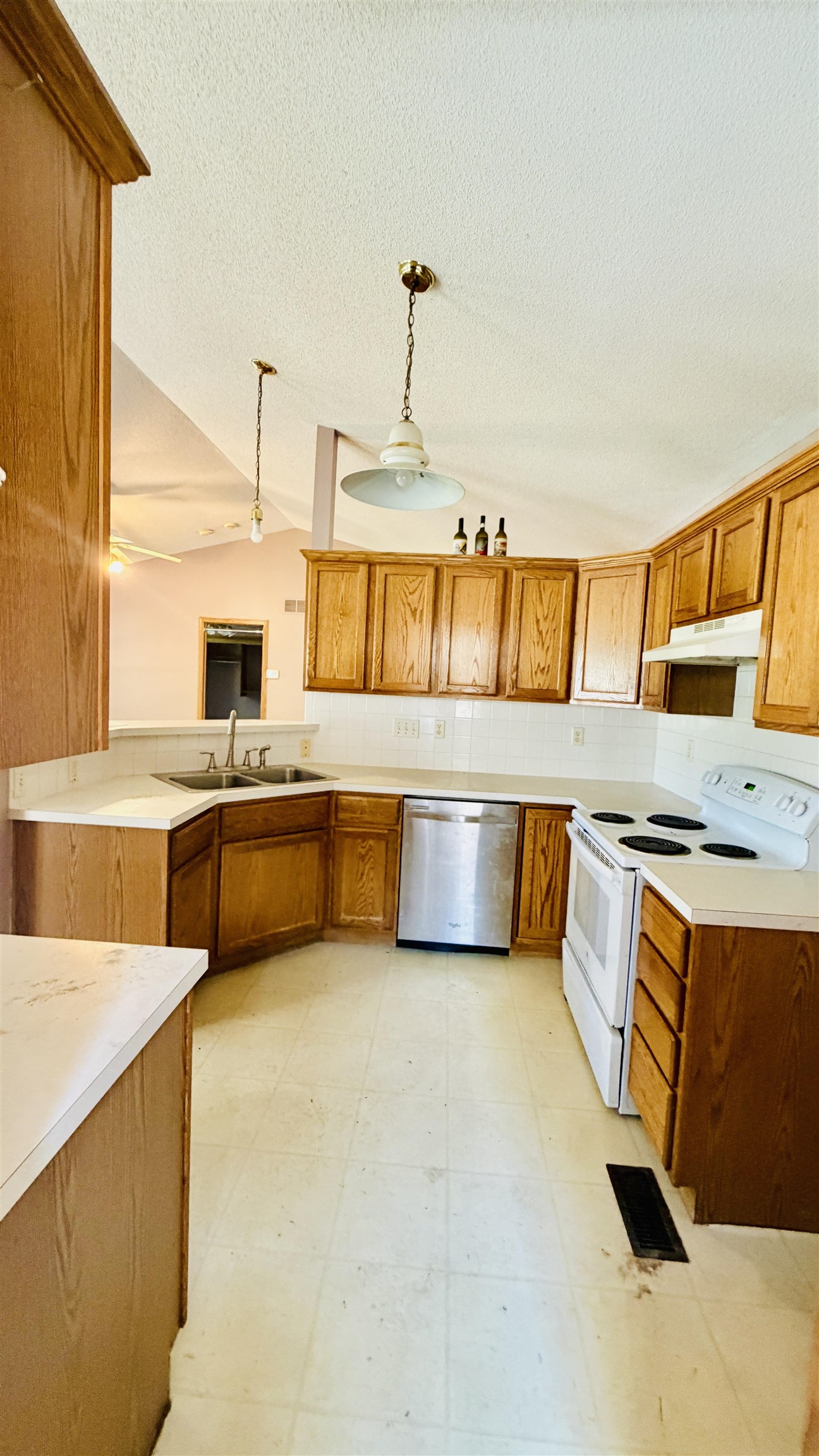 2714 S Rianier Cir Property Photo 4