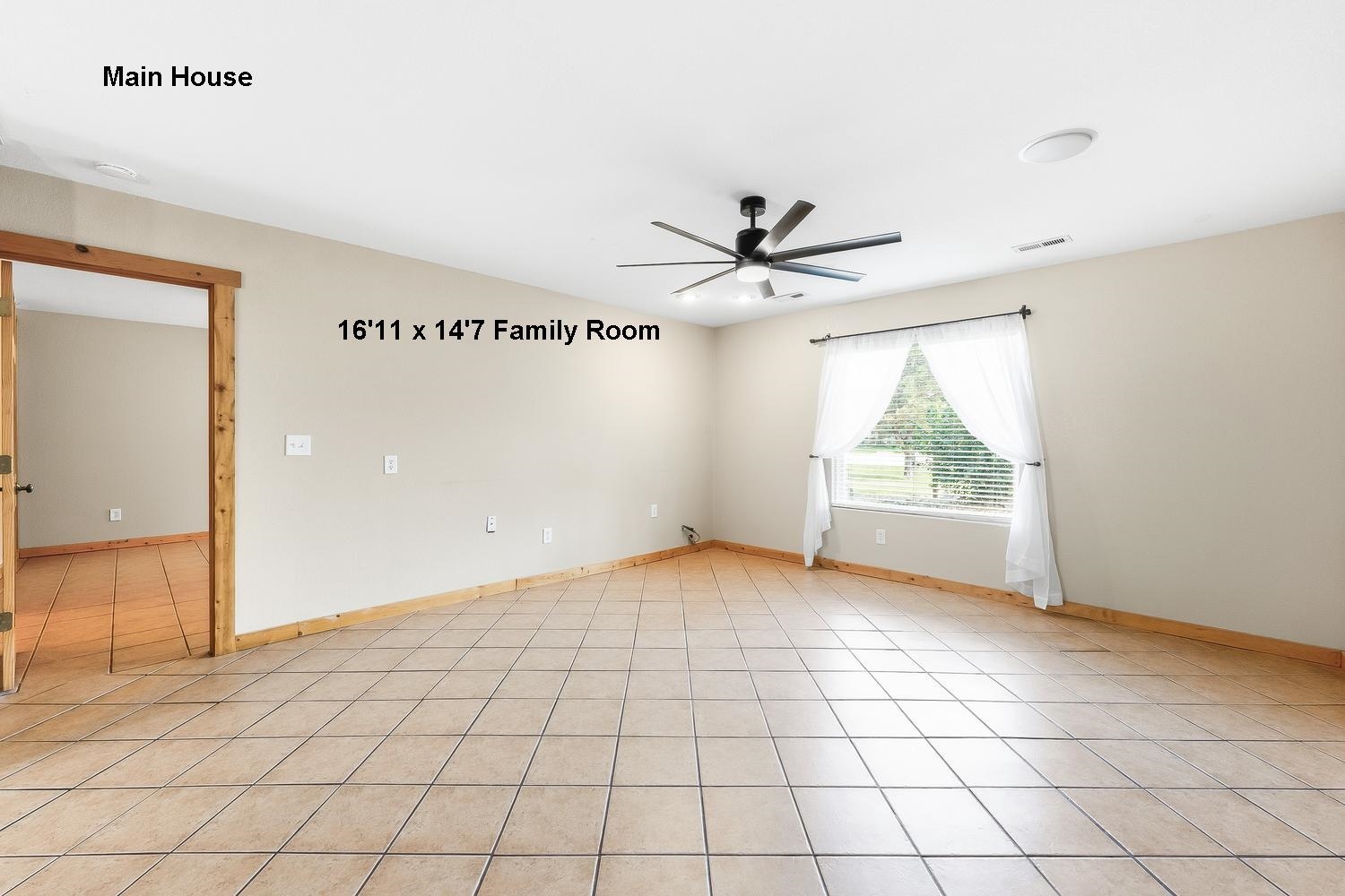 519 E 1st St. Property Photo 10