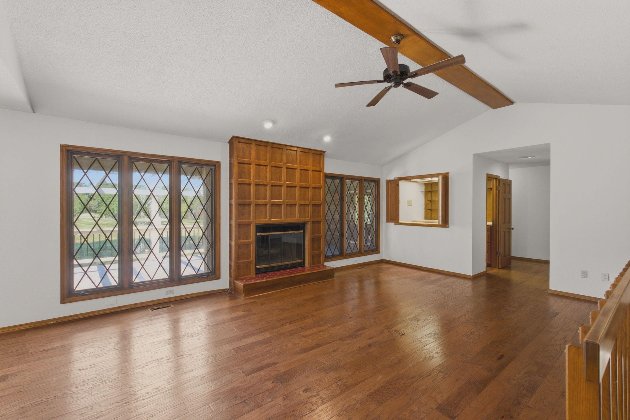 2323 N Greenleaf Property Photo 8