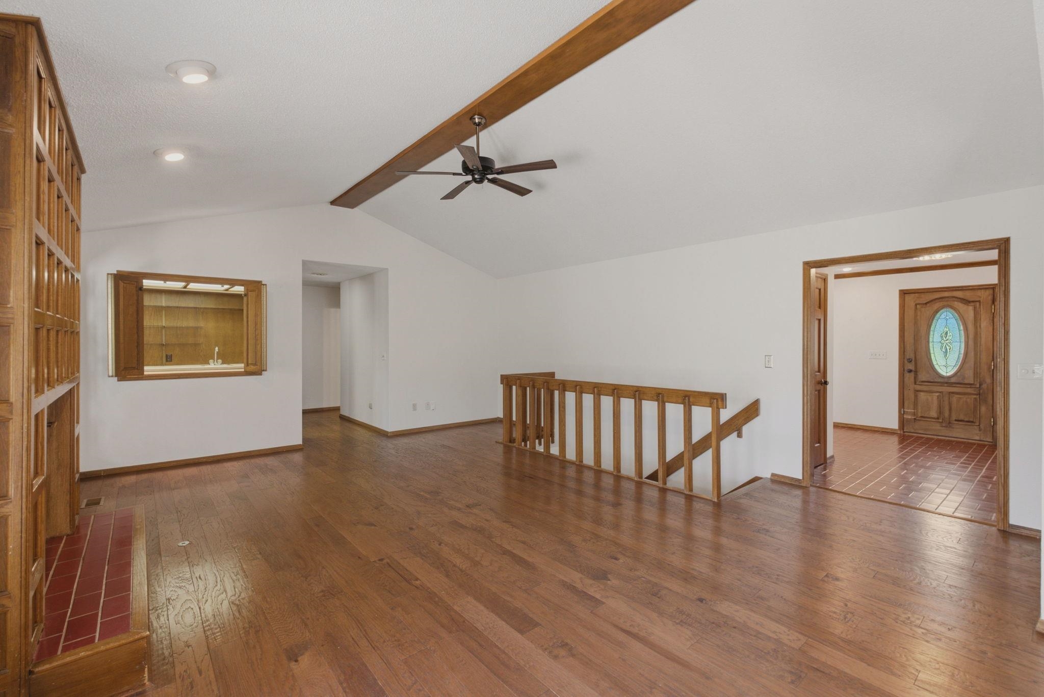 2323 N Greenleaf Property Photo 9
