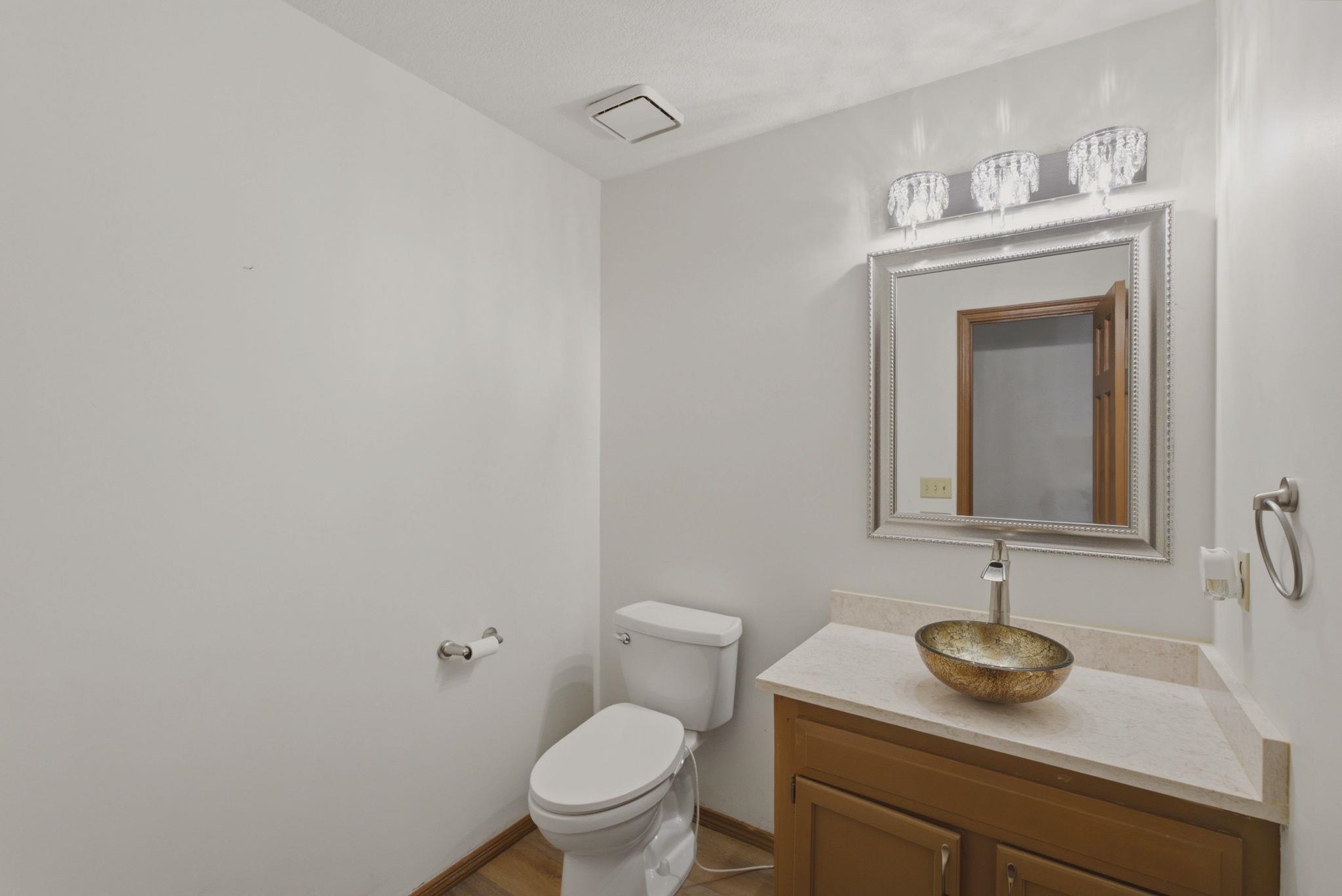 2323 N Greenleaf Property Photo 14