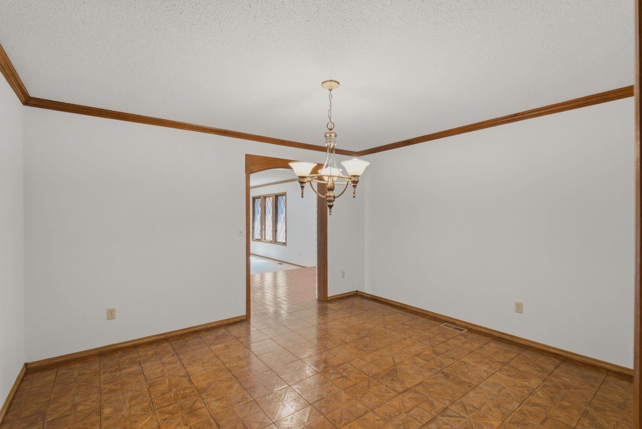 2323 N Greenleaf Property Photo 15