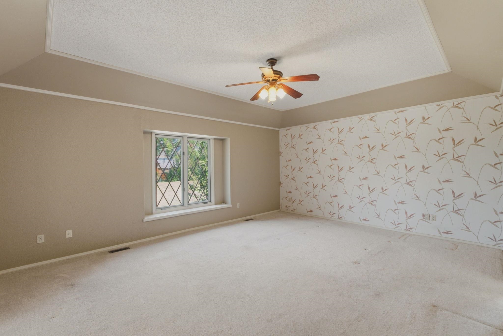 2323 N Greenleaf Property Photo 20