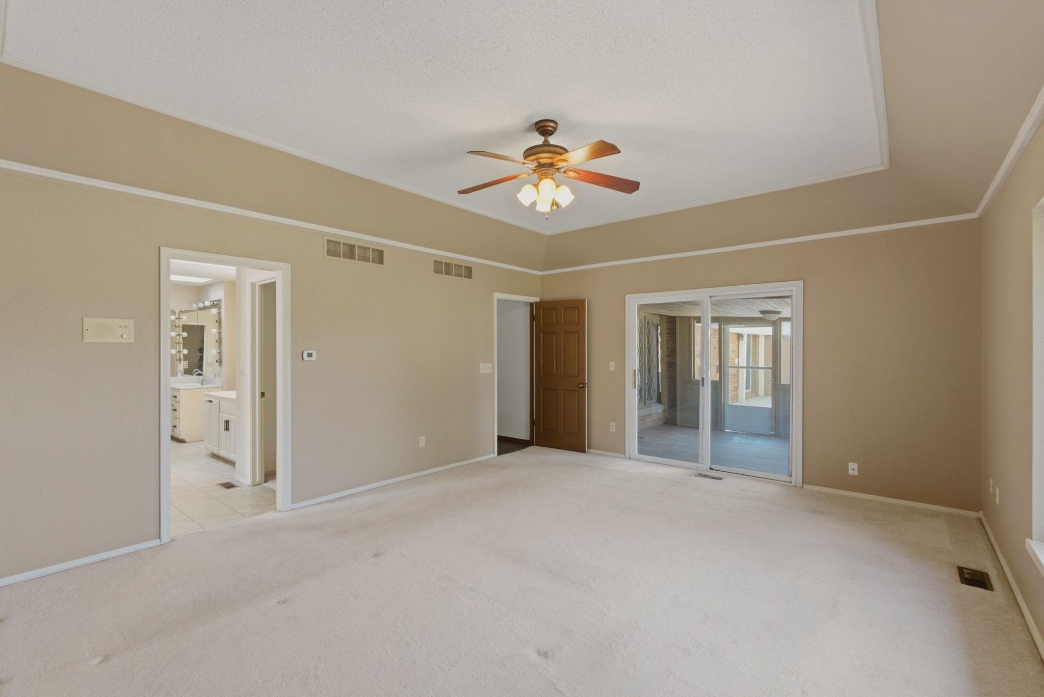 2323 N Greenleaf Property Photo 21
