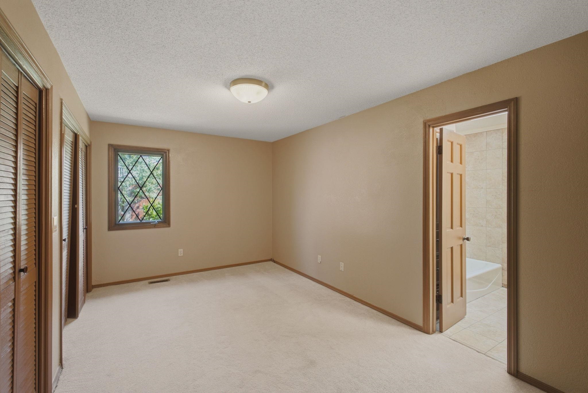 2323 N Greenleaf Property Photo 25