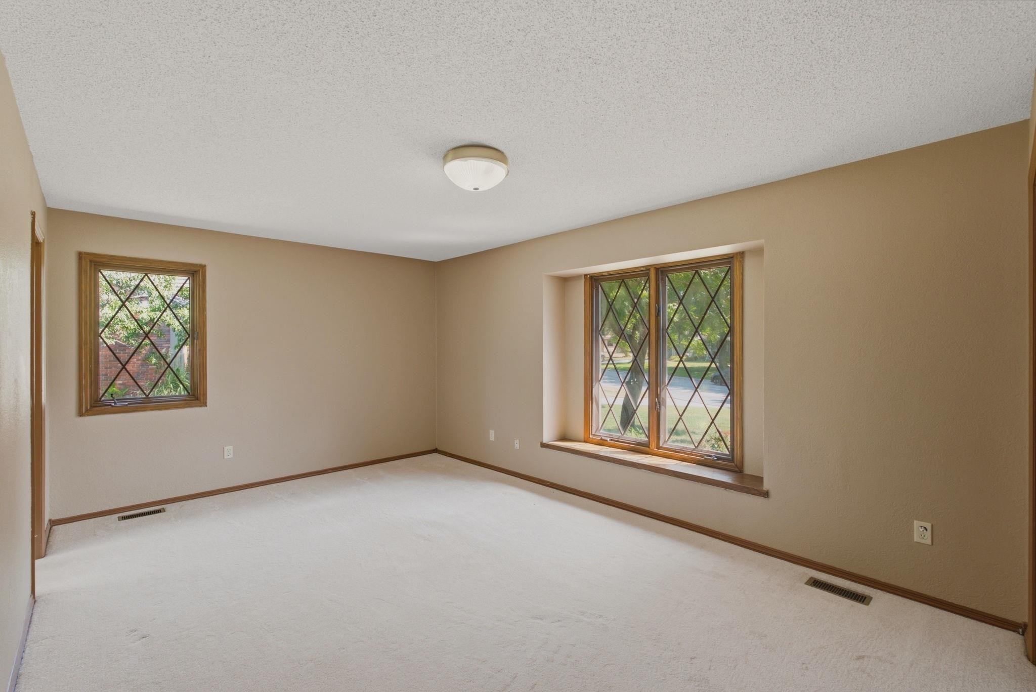 2323 N Greenleaf Property Photo 26