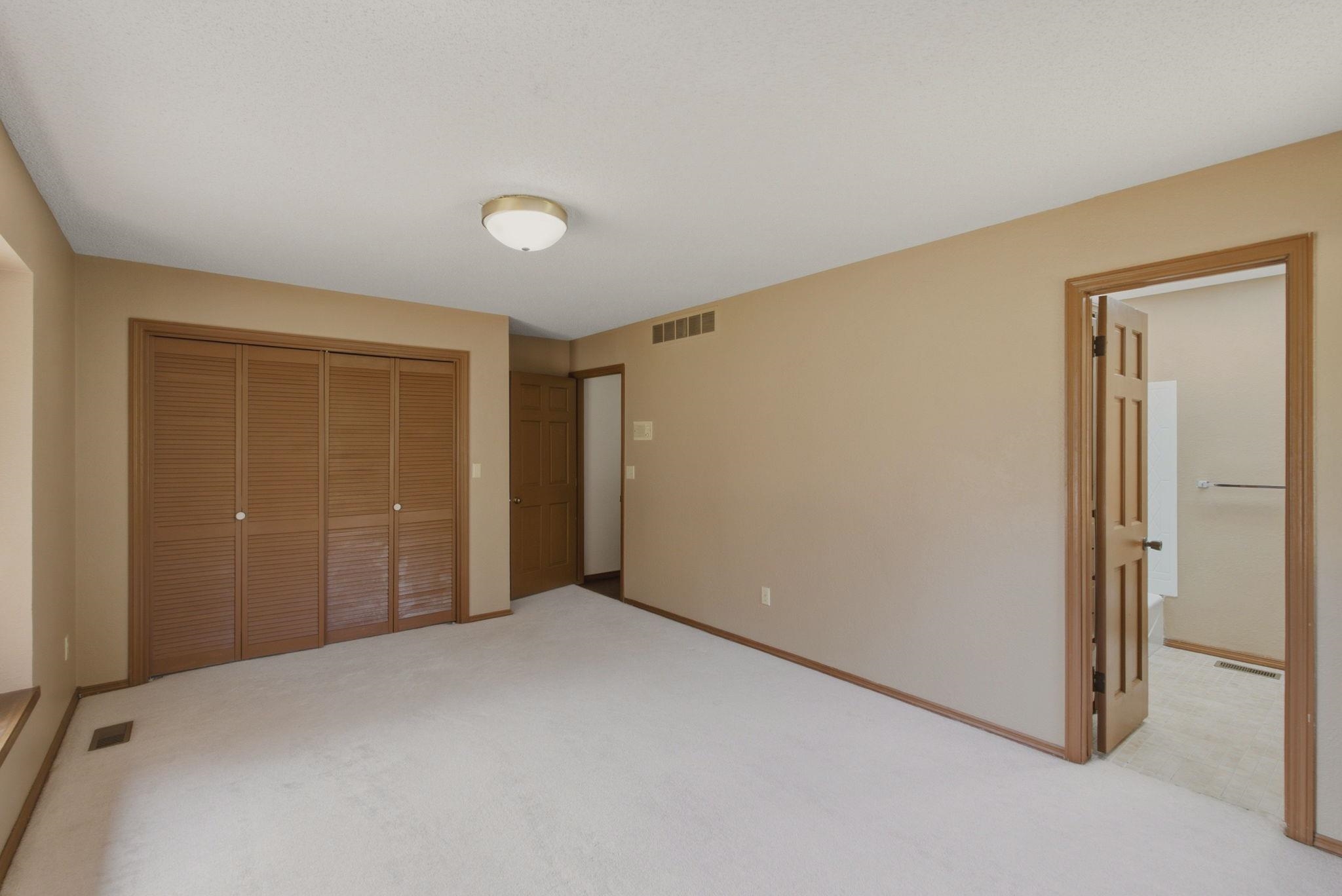 2323 N Greenleaf Property Photo 27