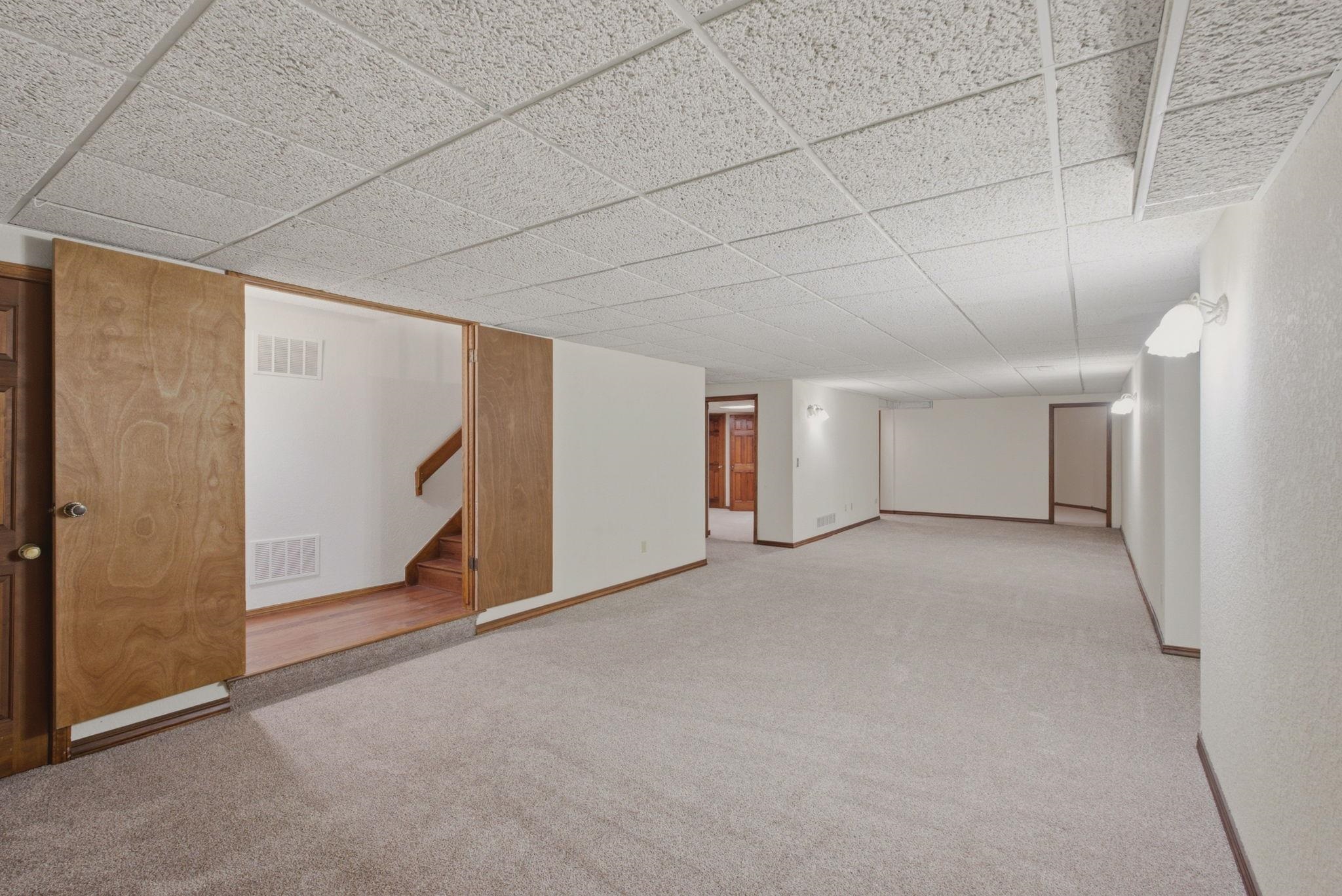 2323 N Greenleaf Property Photo 28