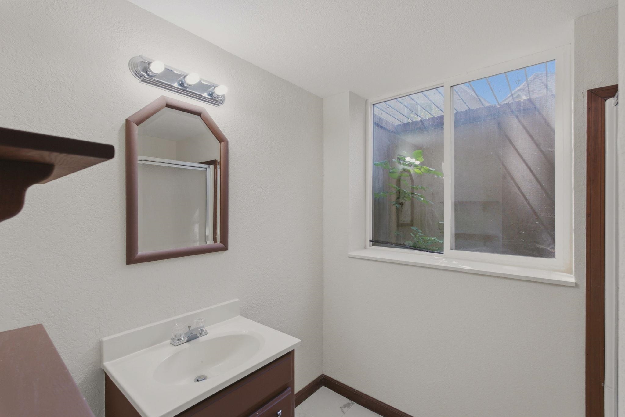 2323 N Greenleaf Property Photo 30