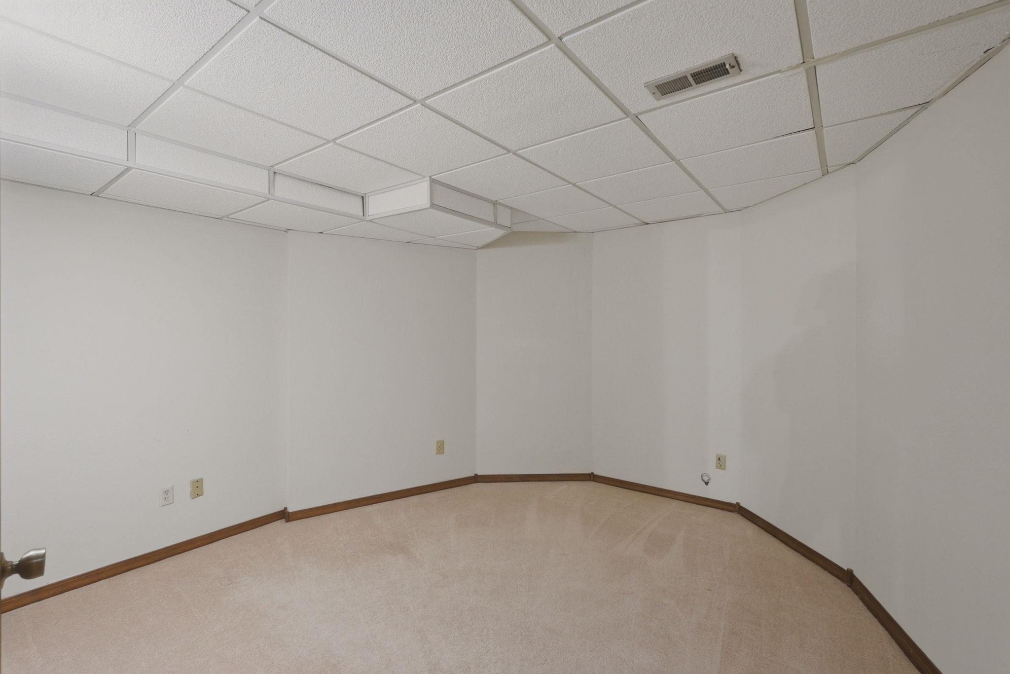 2323 N Greenleaf Property Photo 31