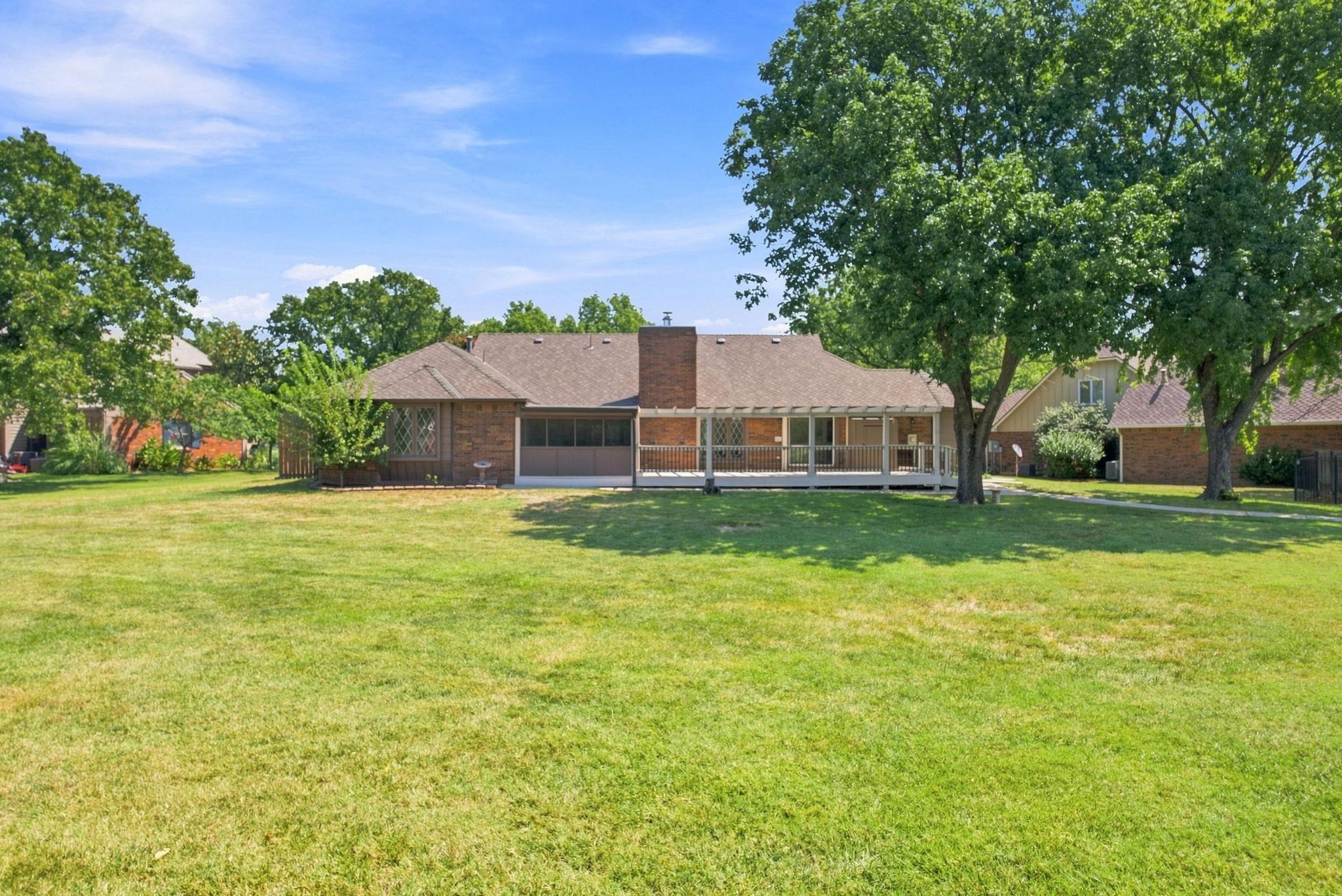 2323 N Greenleaf Property Photo 35