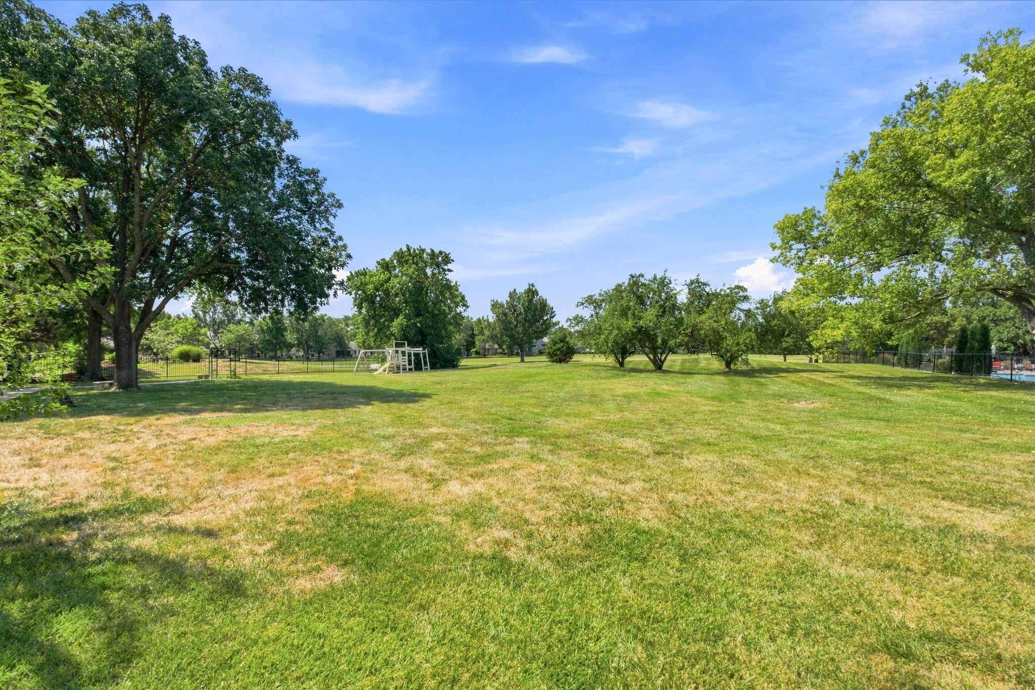 2323 N Greenleaf Property Photo 36
