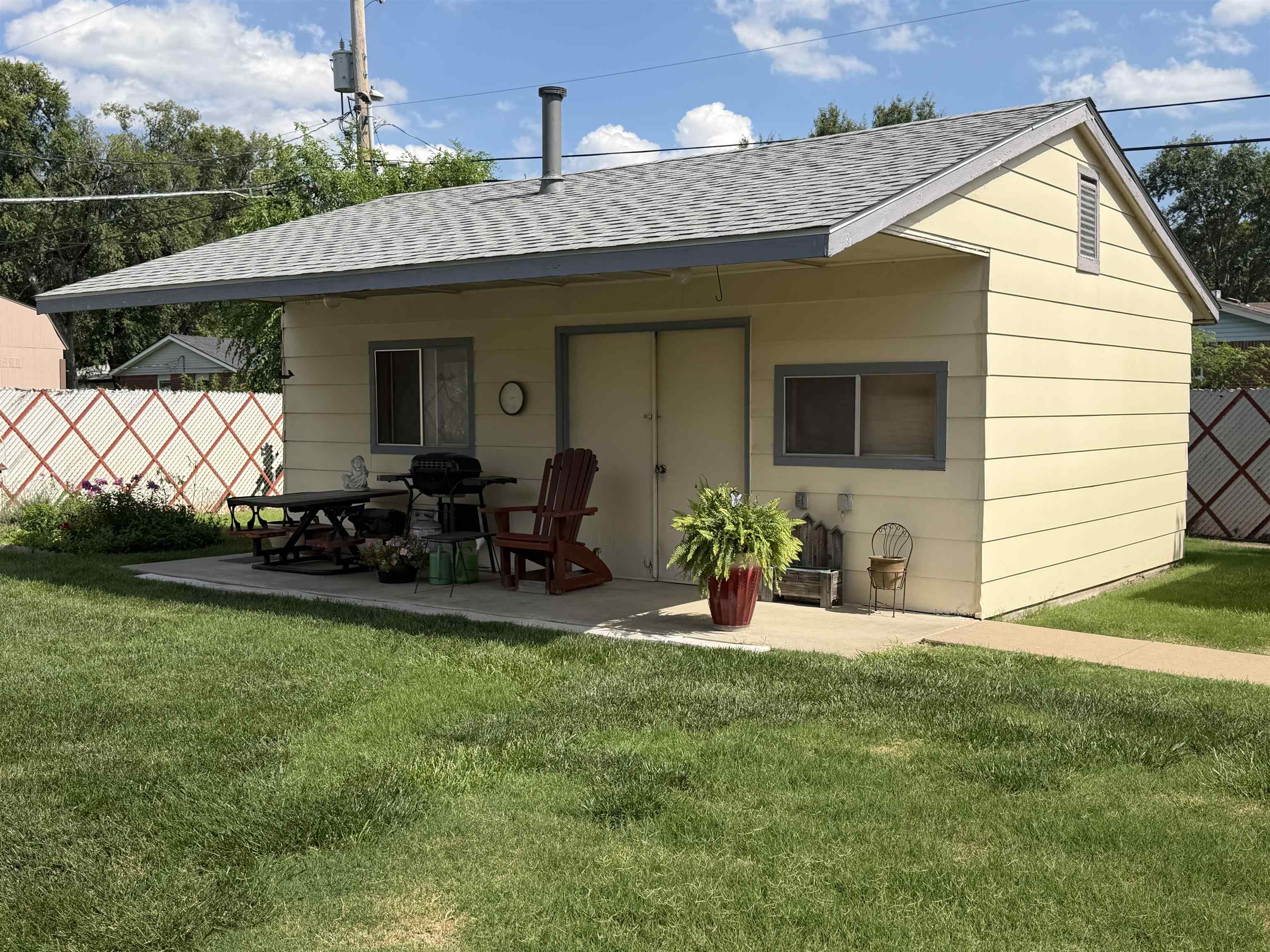 2321 W Grant Property Photo 4