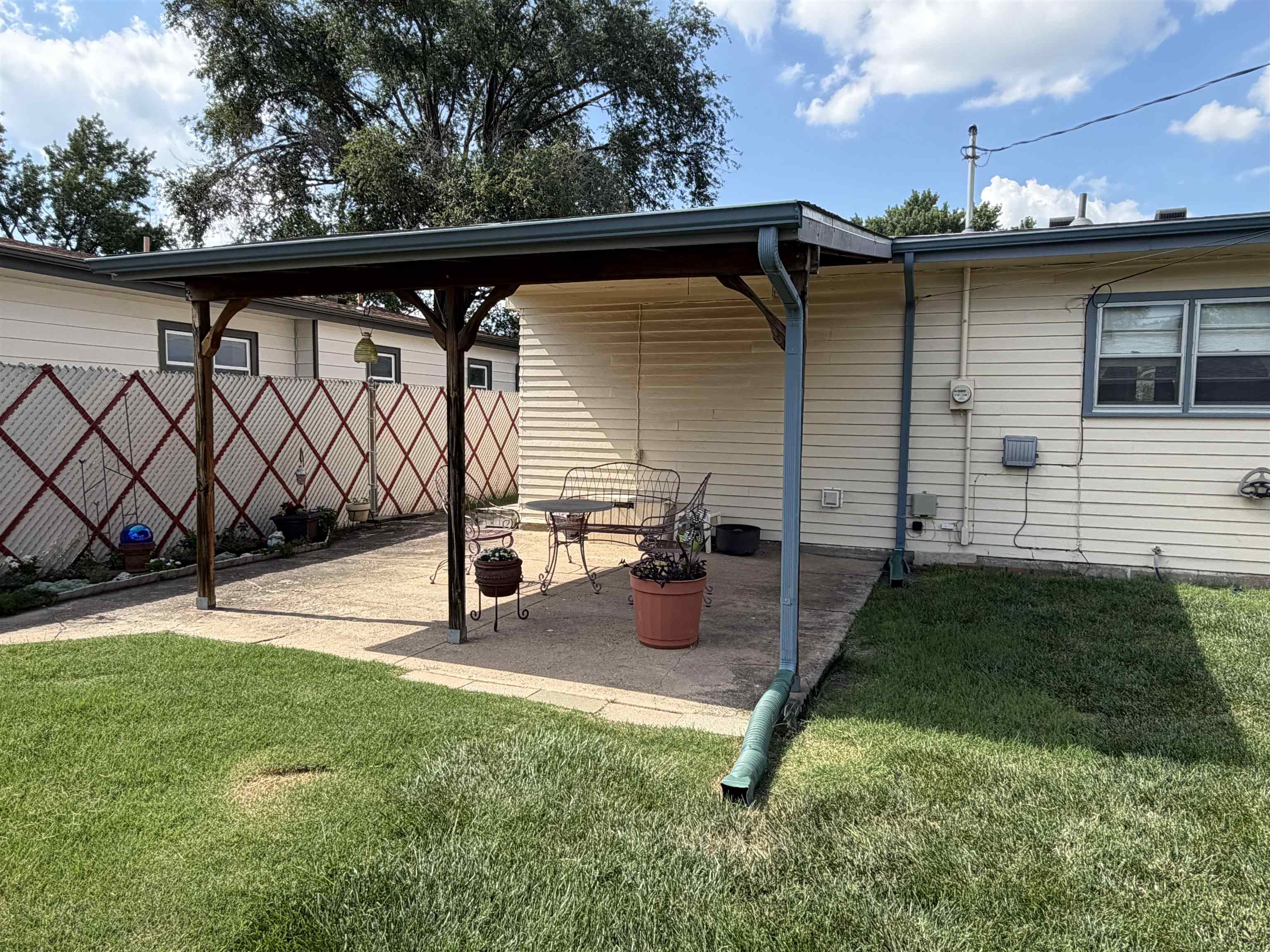 2321 W Grant Property Photo 5