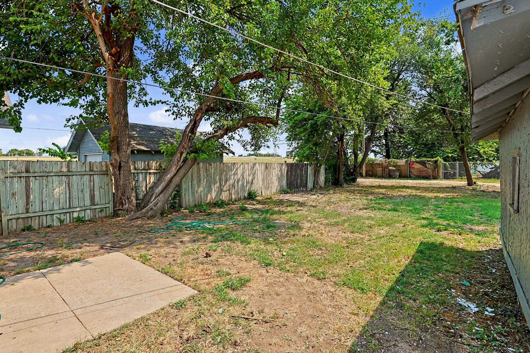 532 S Ellis Property Photo 32