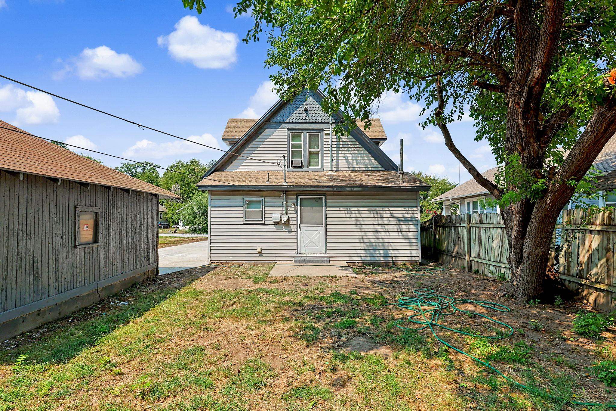 532 S Ellis Property Photo 33