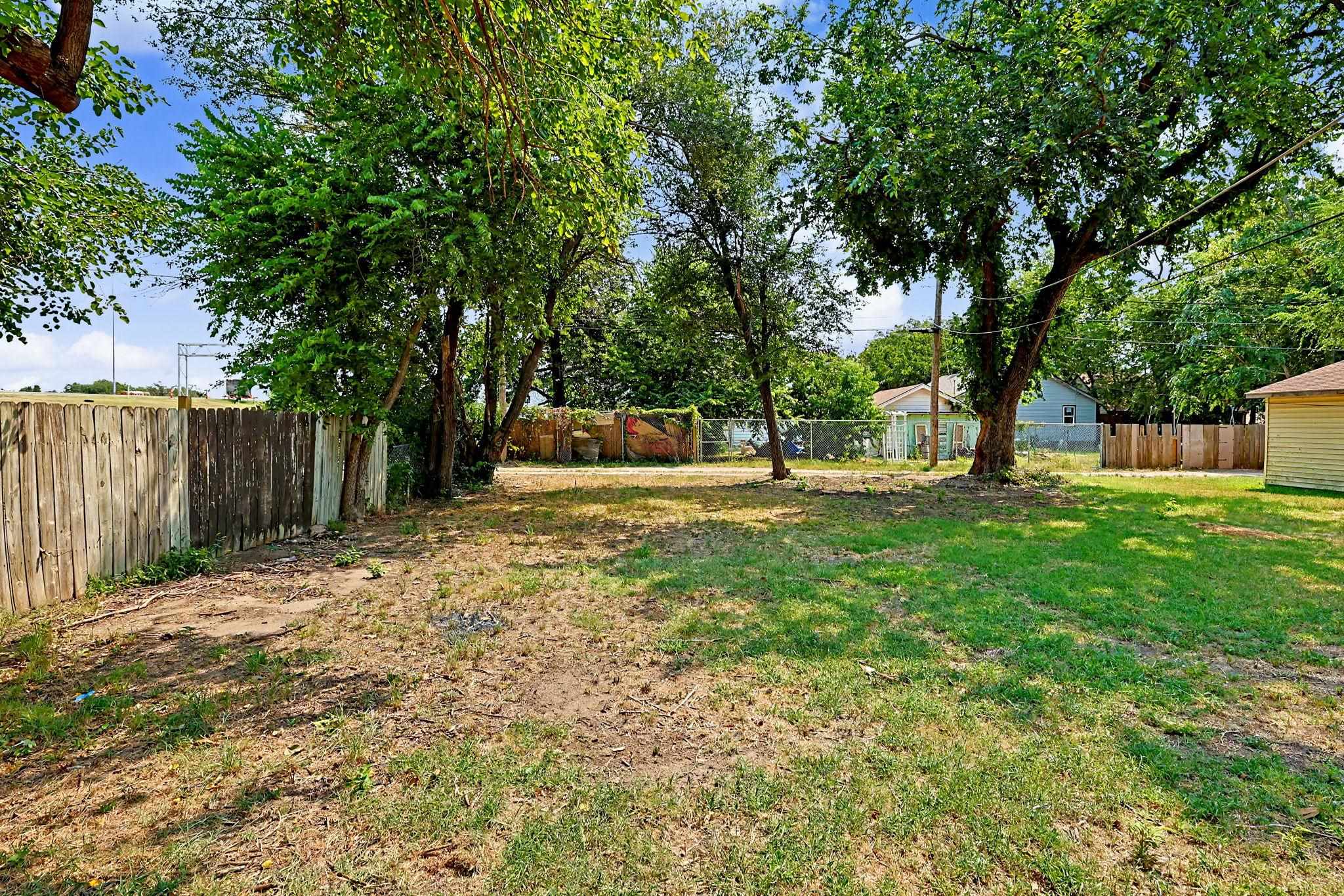 532 S Ellis Property Photo 34