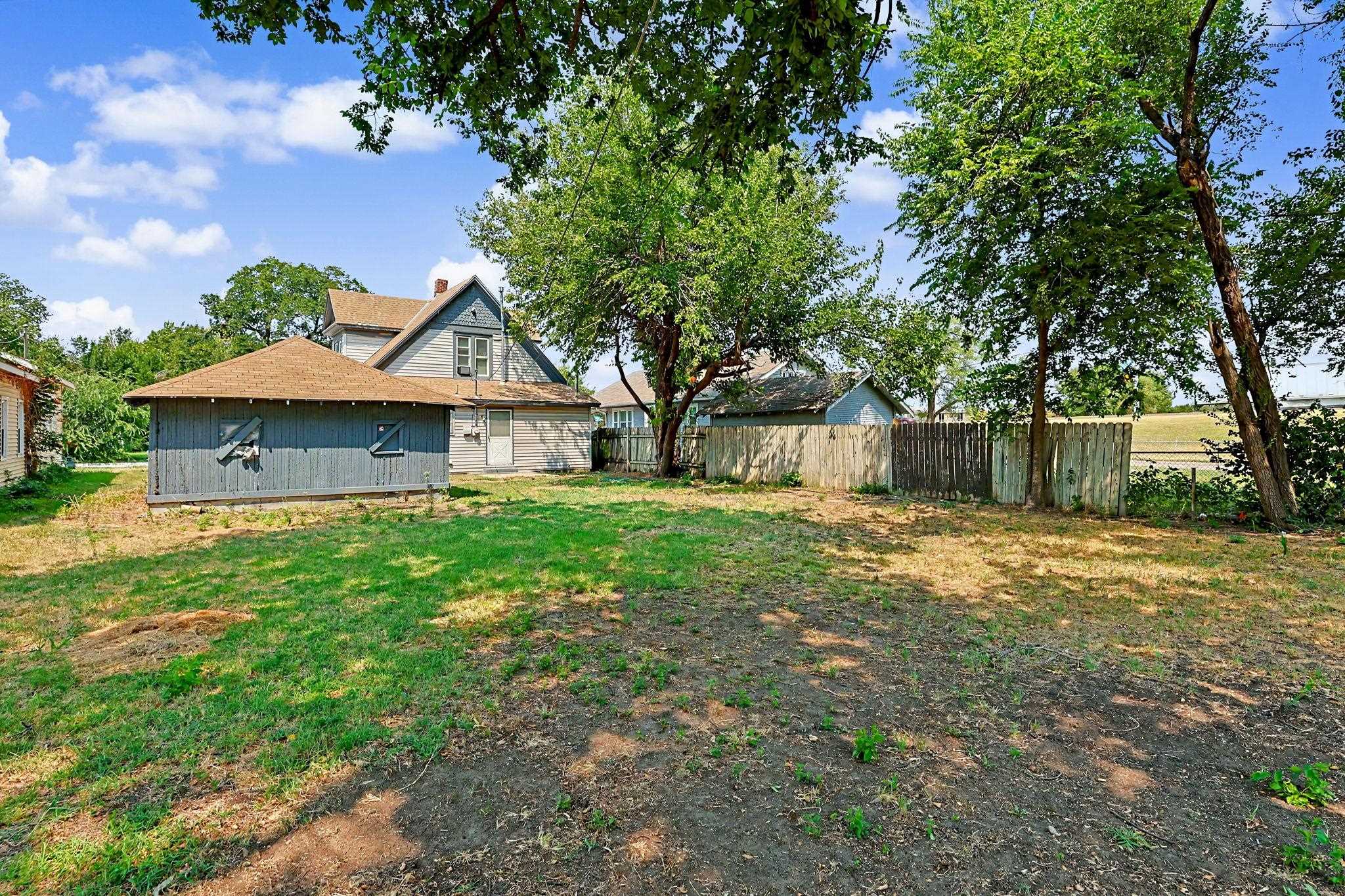 532 S Ellis Property Photo 35