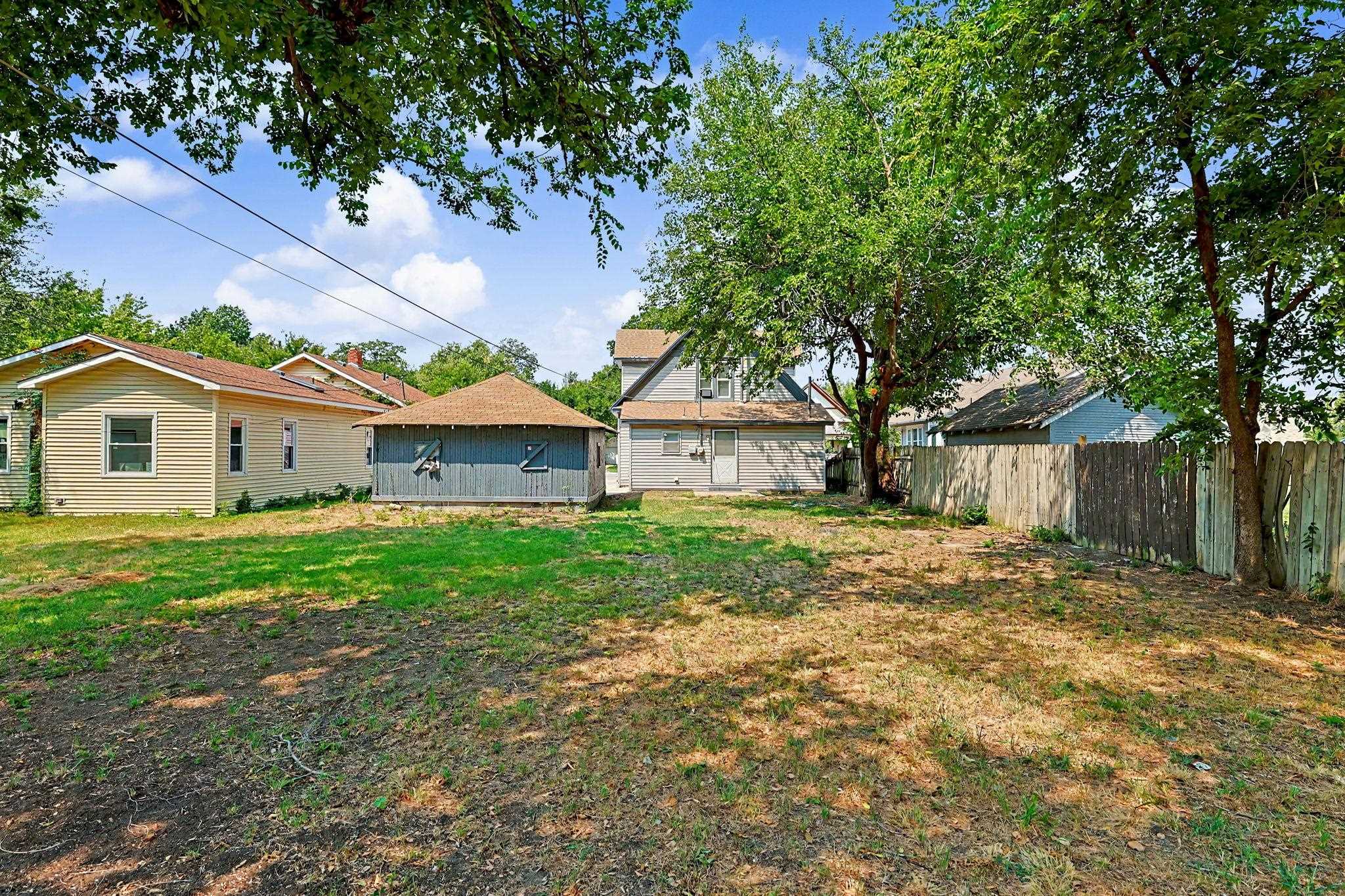 532 S Ellis Property Photo 36