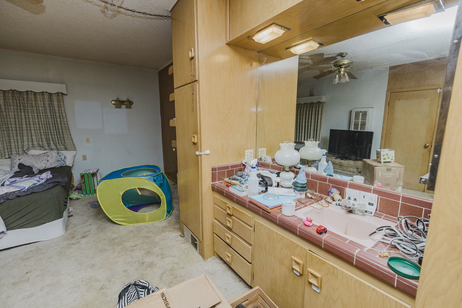 305 Lawrence St. Property Photo 14