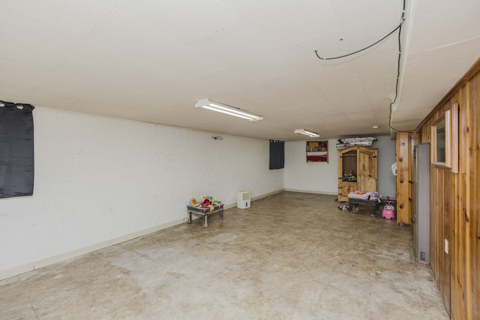 305 Lawrence St. Property Photo 24
