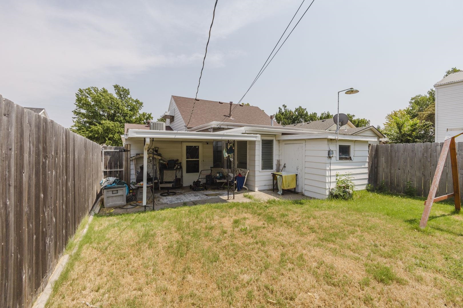305 Lawrence St. Property Photo 31