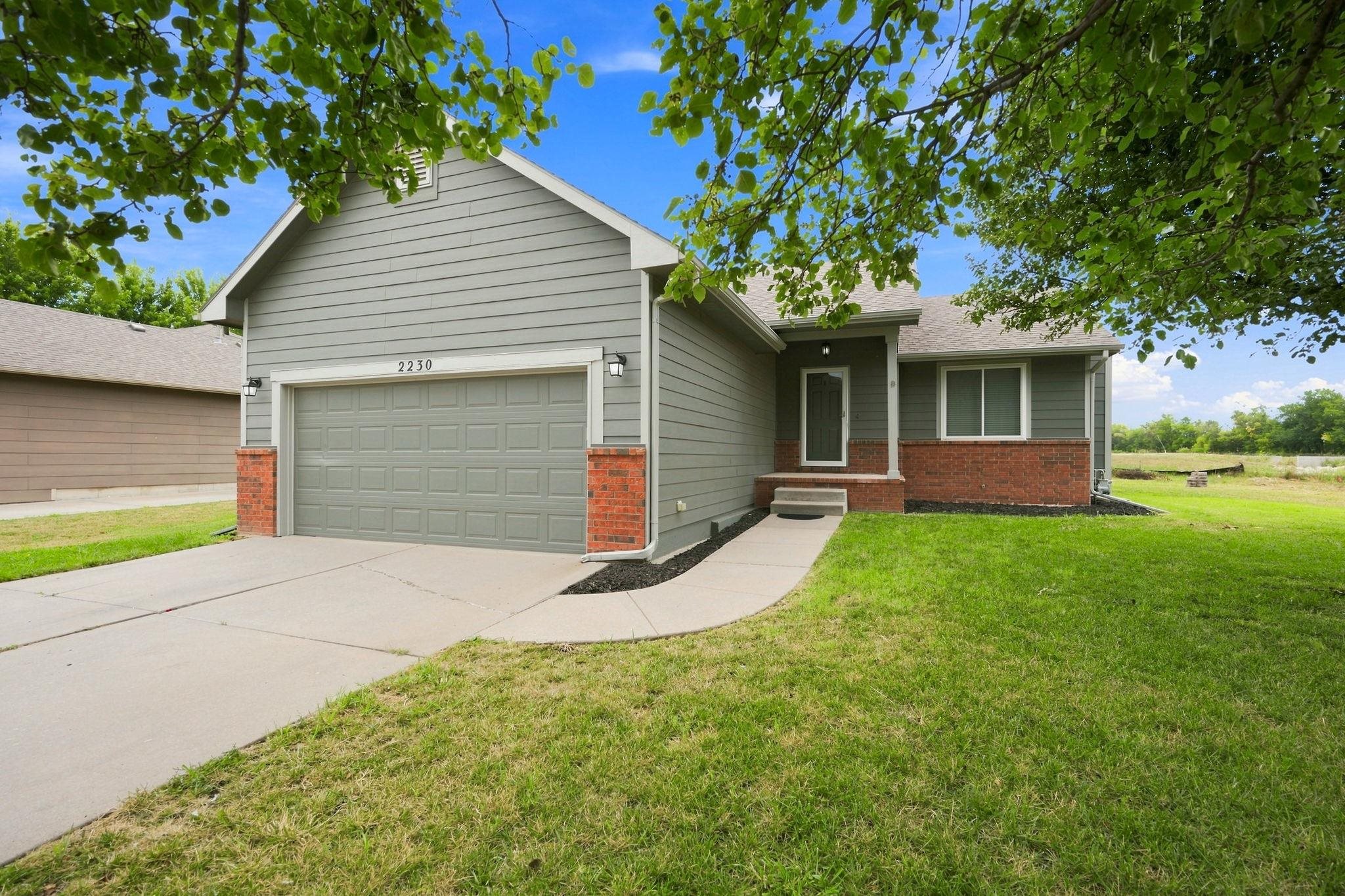 2230 E Glen Hills Dr Property Photo 1