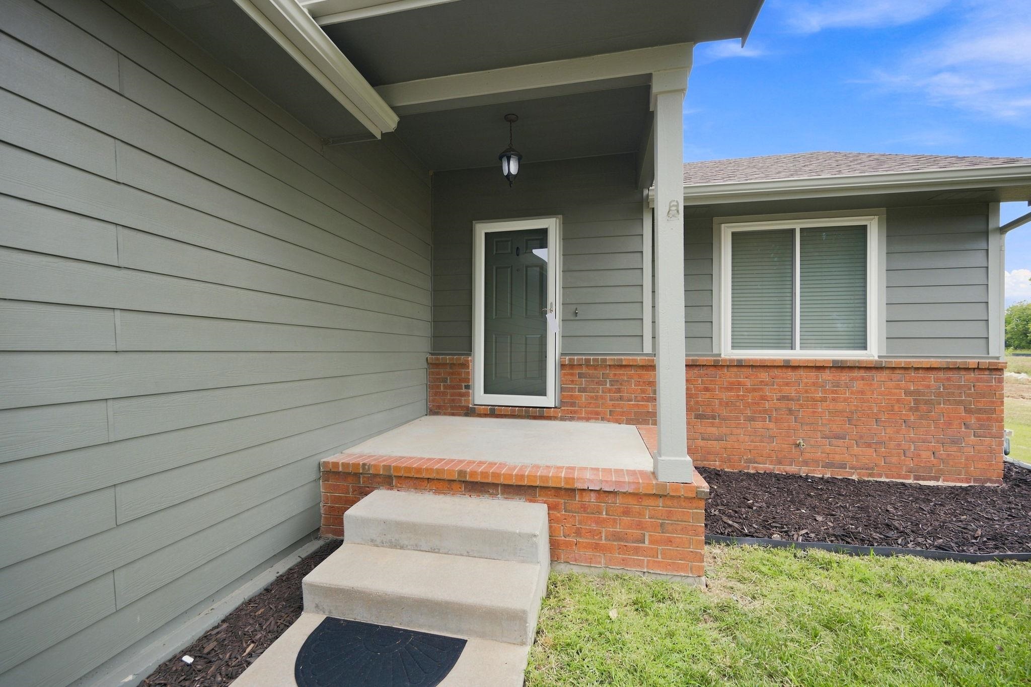 2230 E Glen Hills Dr Property Photo 2
