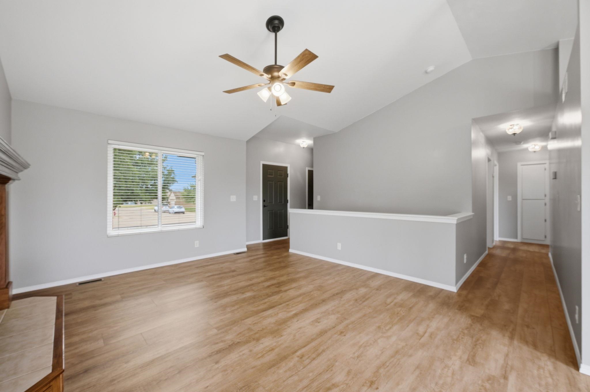 2230 E Glen Hills Dr Property Photo 5